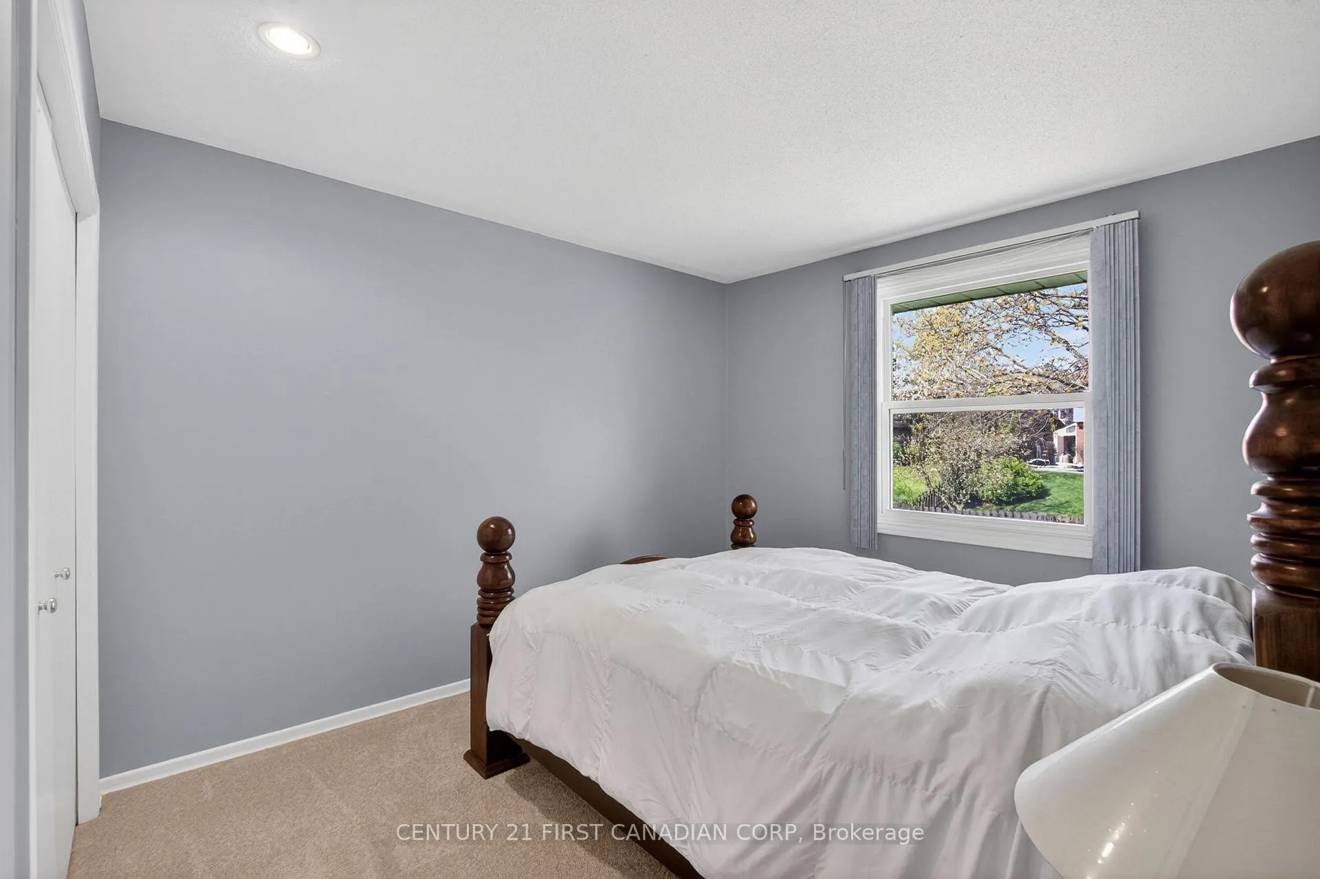 Photo 18 of 19 Bartlett Crescent, London, South M — HOMEH