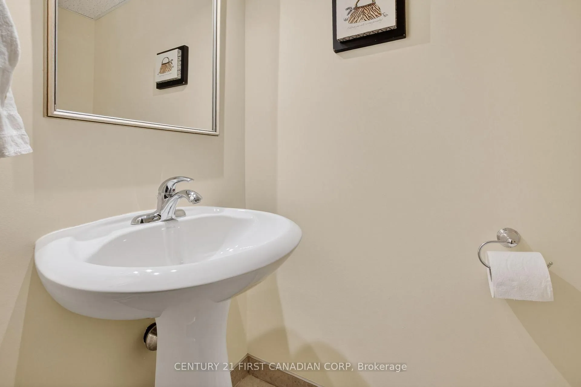 Photo 33 of 19 Bartlett Crescent, London, South M — HOMEH