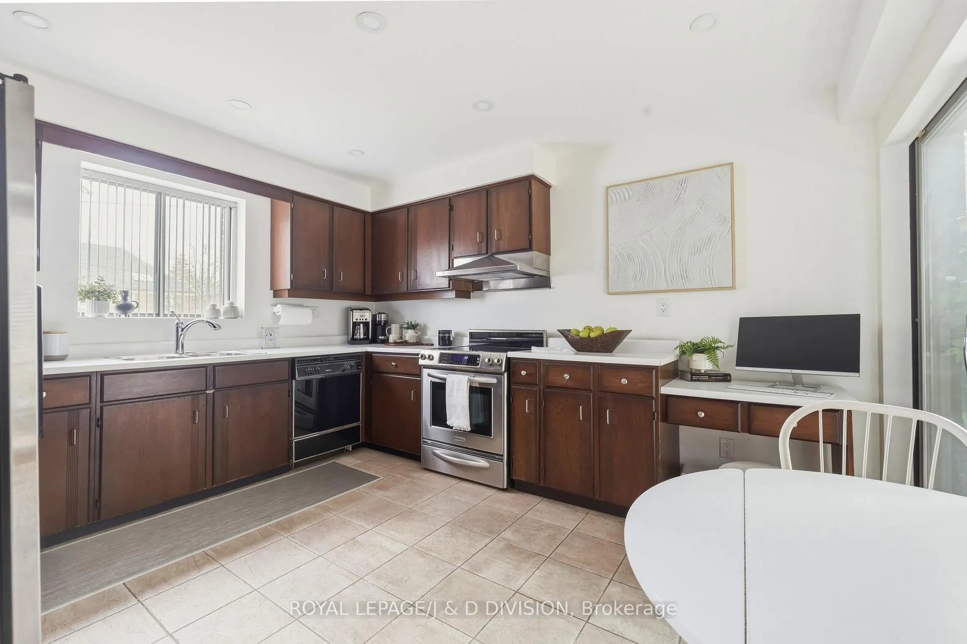 Photo 7 of 122 Cortleigh Boulevard, Toronto, Lawrence Park South — HOMEH