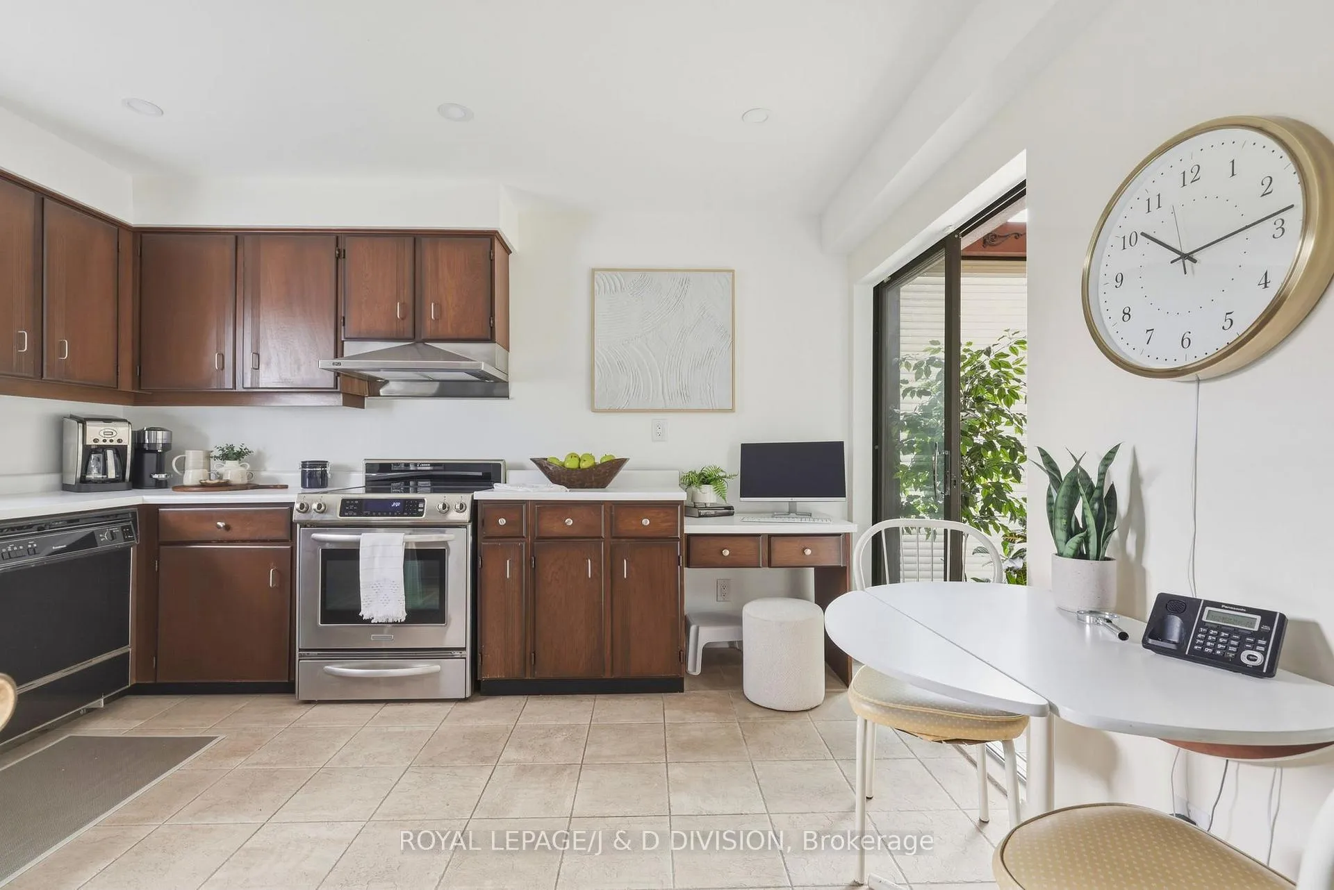 Photo 8 of 122 Cortleigh Boulevard, Toronto, Lawrence Park South — HOMEH