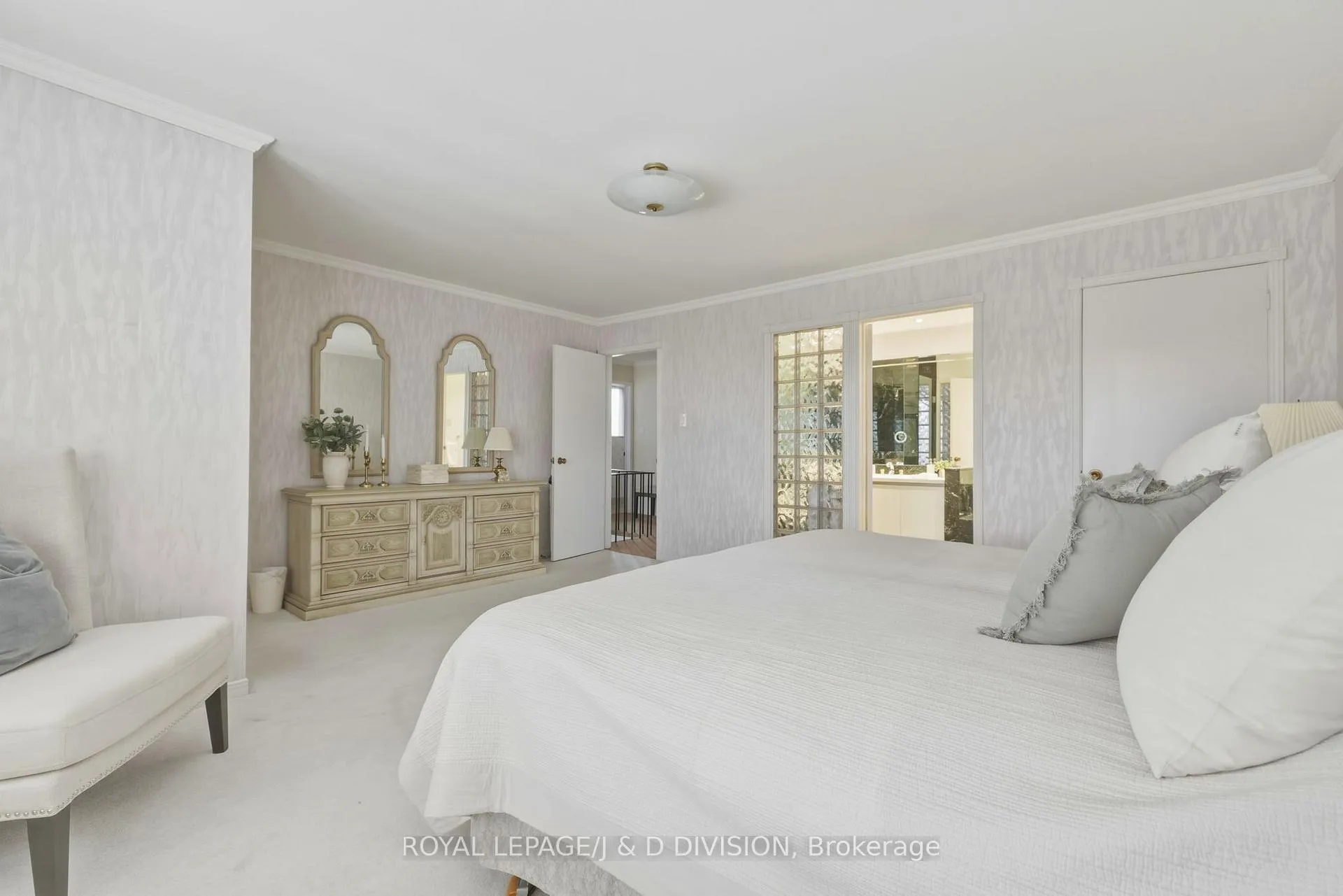 Photo 16 of 122 Cortleigh Boulevard, Toronto, Lawrence Park South — HOMEH