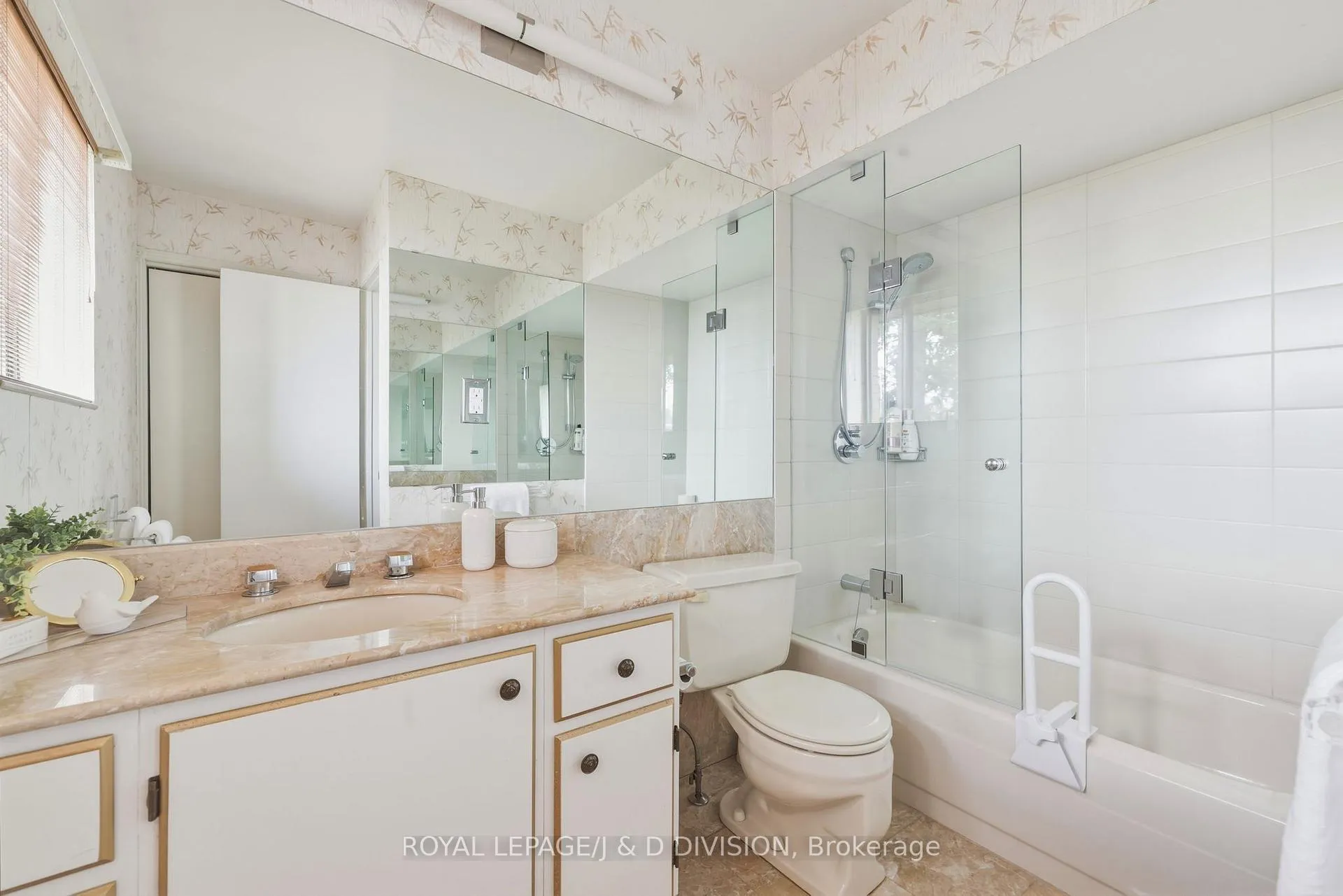 Photo 27 of 122 Cortleigh Boulevard, Toronto, Lawrence Park South — HOMEH