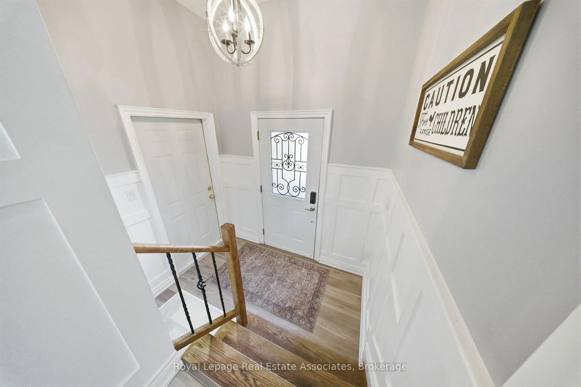 Photo 3 of 8 Beaverdale Crescent, Georgina, Pefferlaw — HOMEH