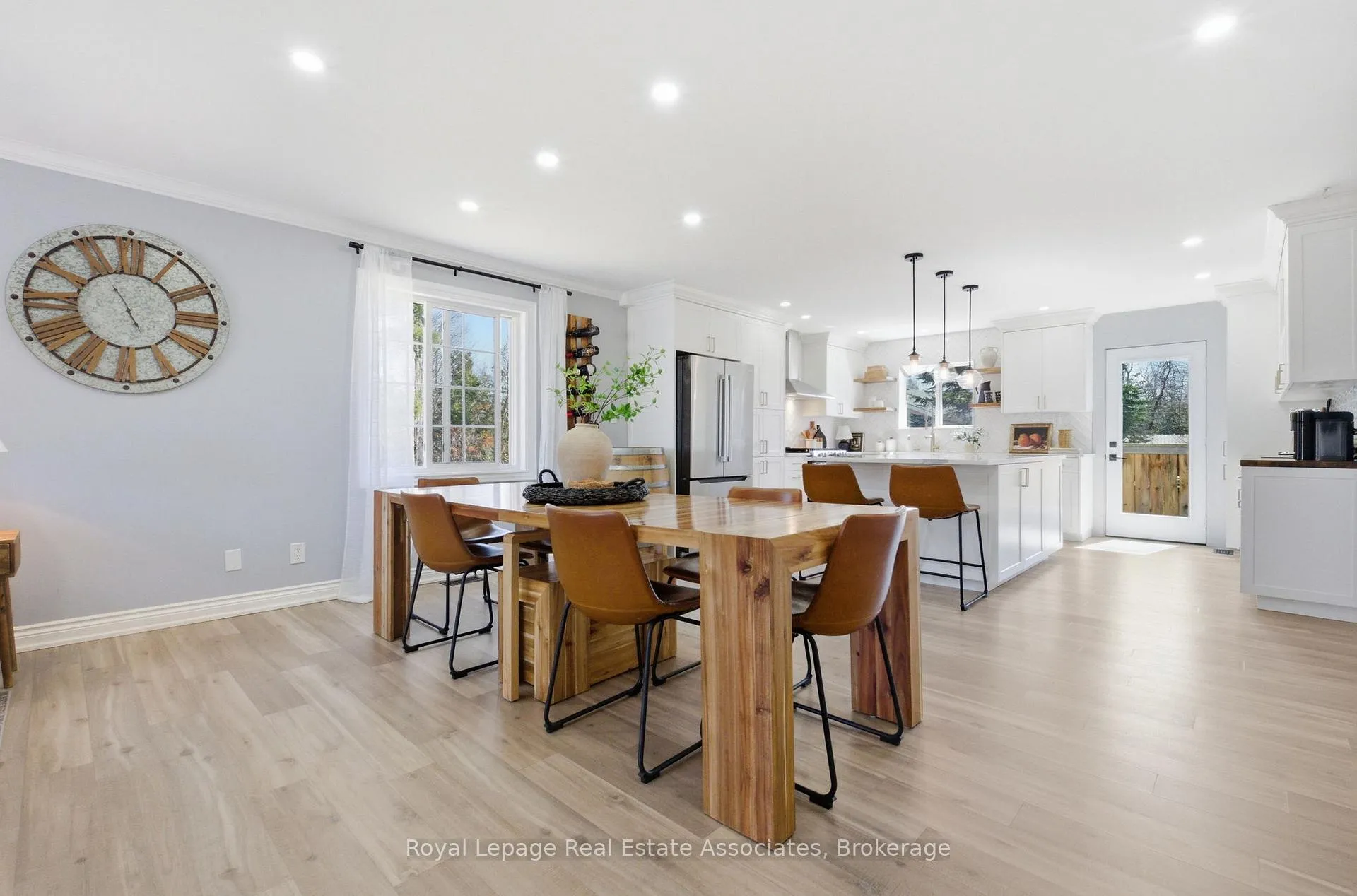 Photo 4 of 8 Beaverdale Crescent, Georgina, Pefferlaw — HOMEH