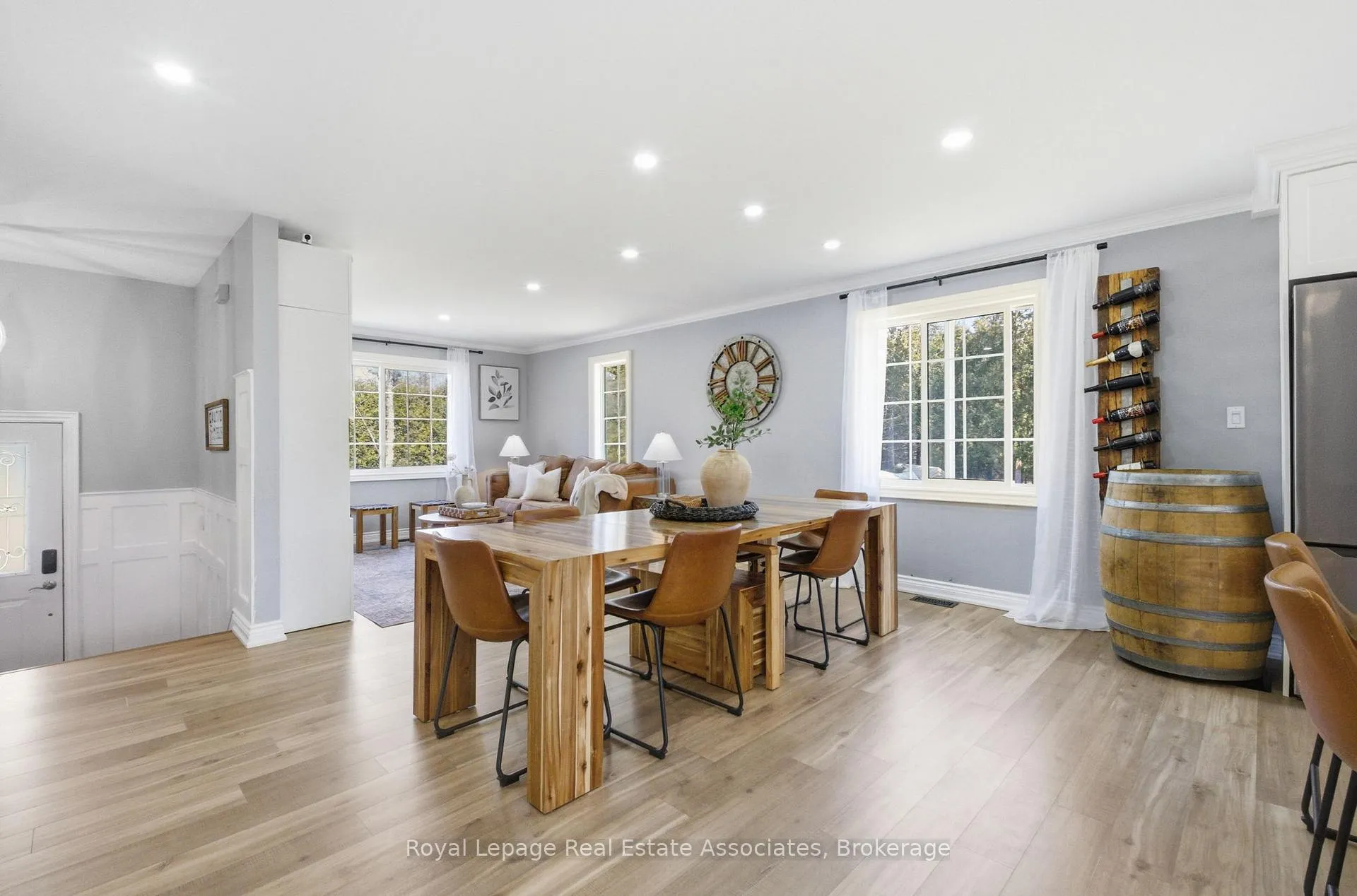 Photo 5 of 8 Beaverdale Crescent, Georgina, Pefferlaw — HOMEH