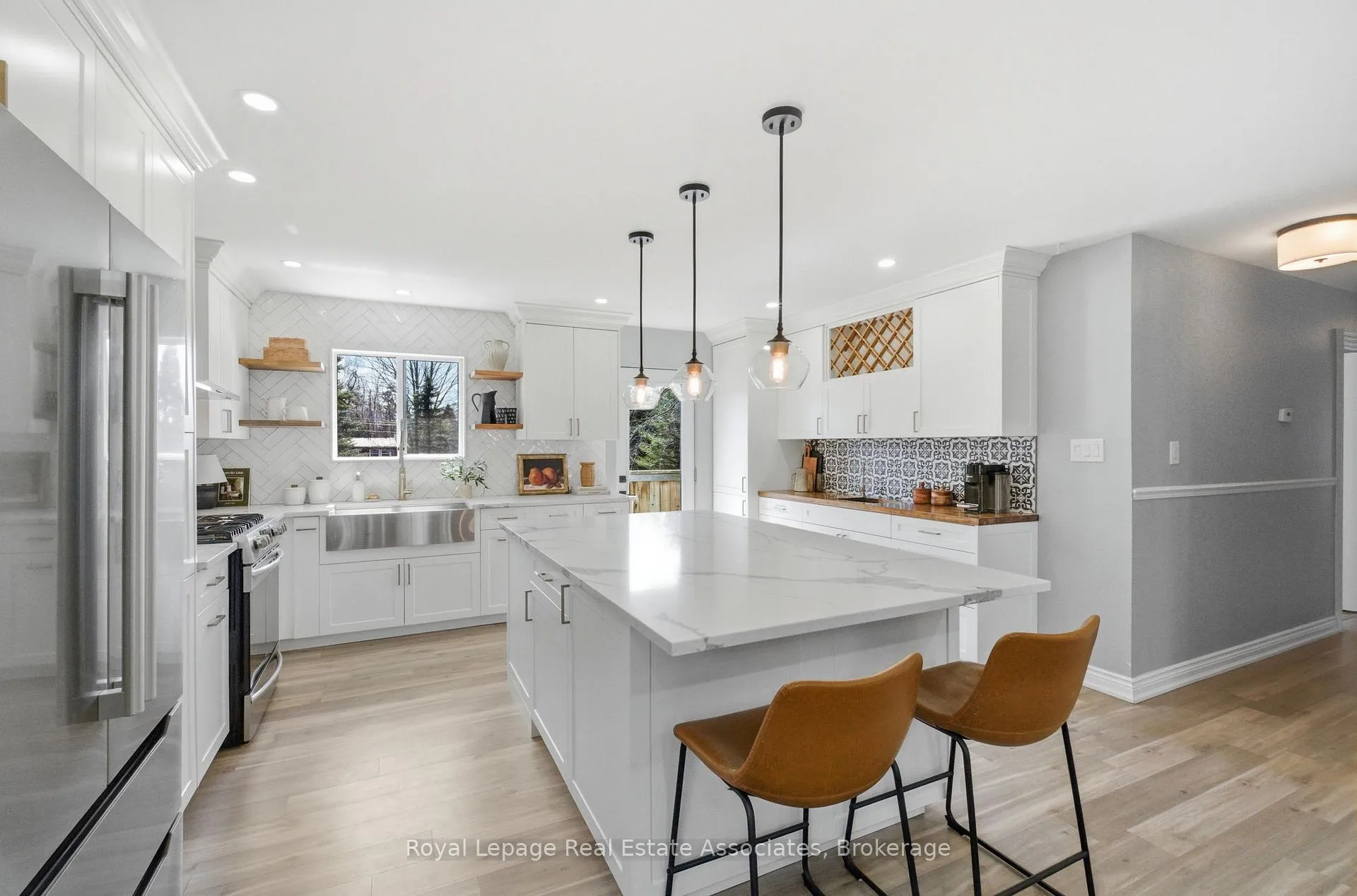 Photo 6 of 8 Beaverdale Crescent, Georgina, Pefferlaw — HOMEH