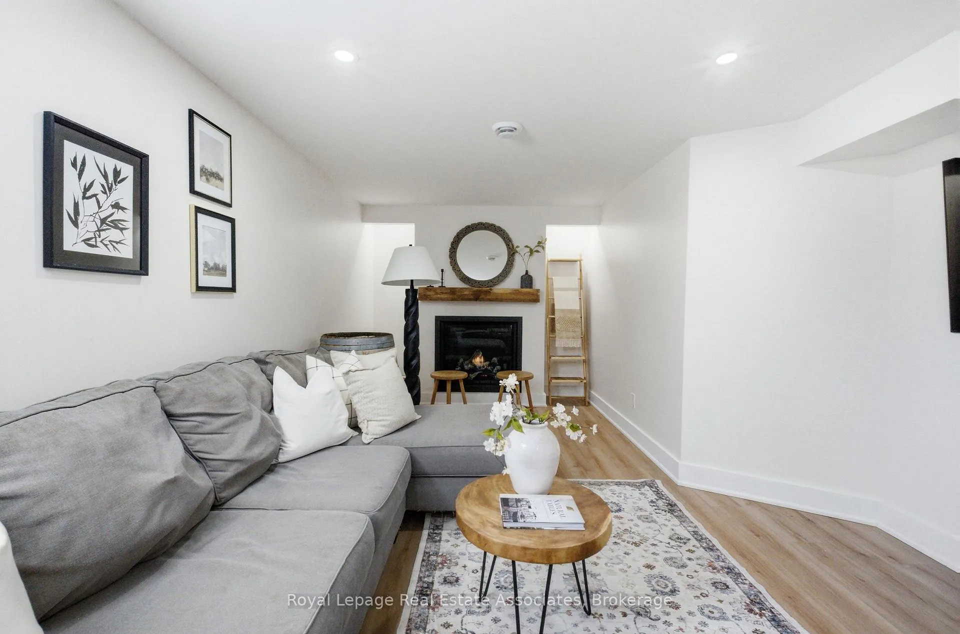 Photo 17 of 8 Beaverdale Crescent, Georgina, Pefferlaw — HOMEH