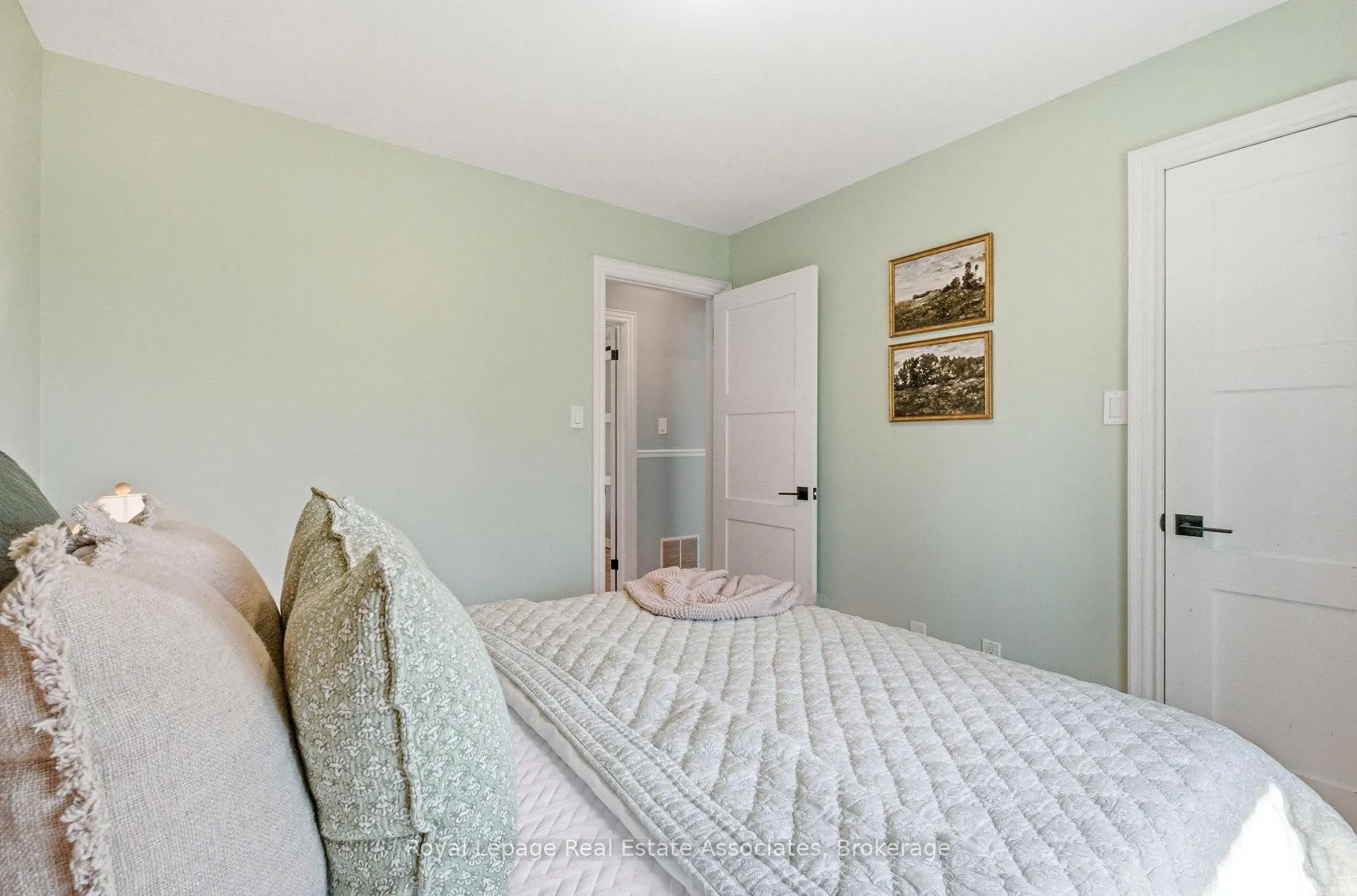 Photo 29 of 8 Beaverdale Crescent, Georgina, Pefferlaw — HOMEH