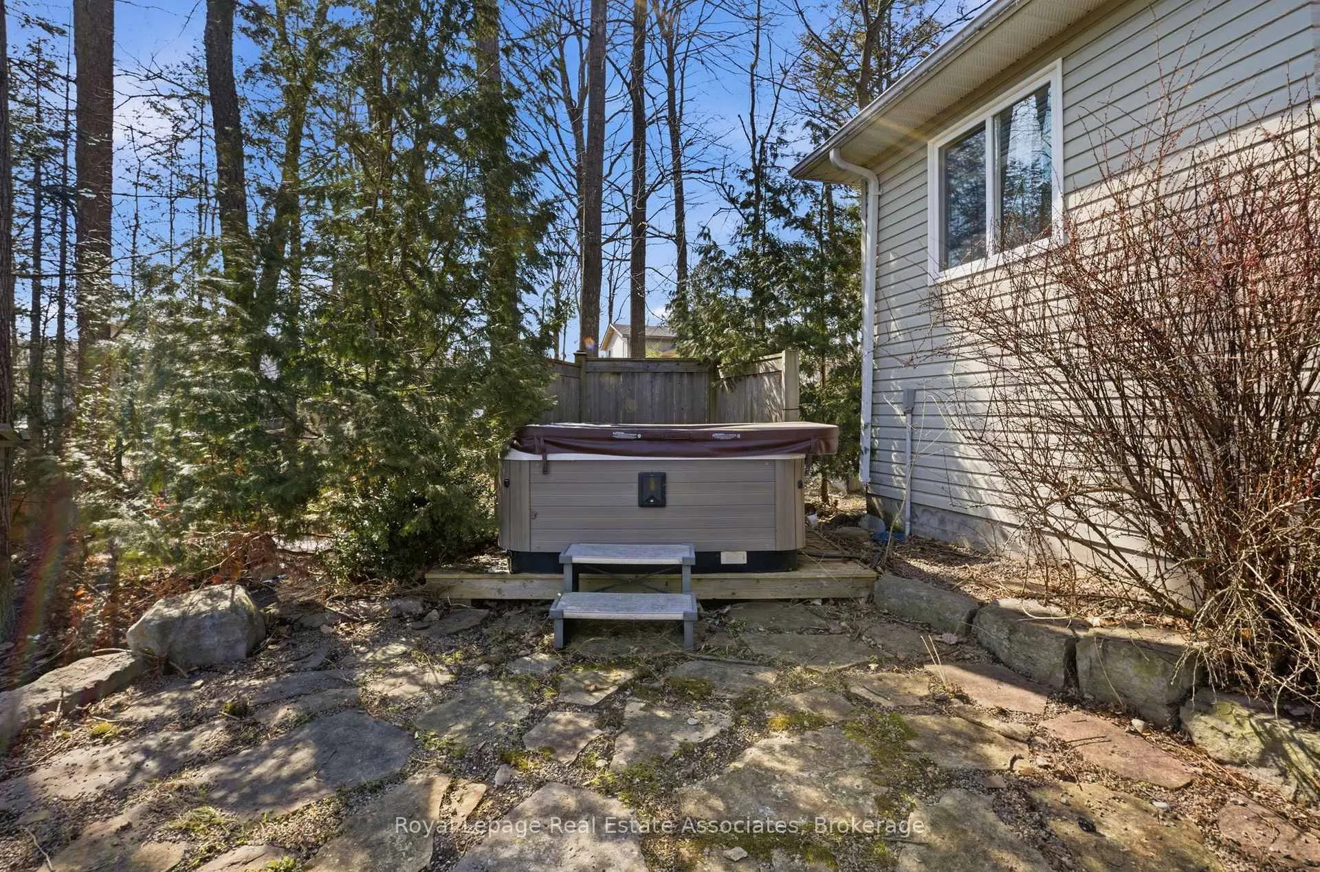 Photo 35 of 8 Beaverdale Crescent, Georgina, Pefferlaw — HOMEH