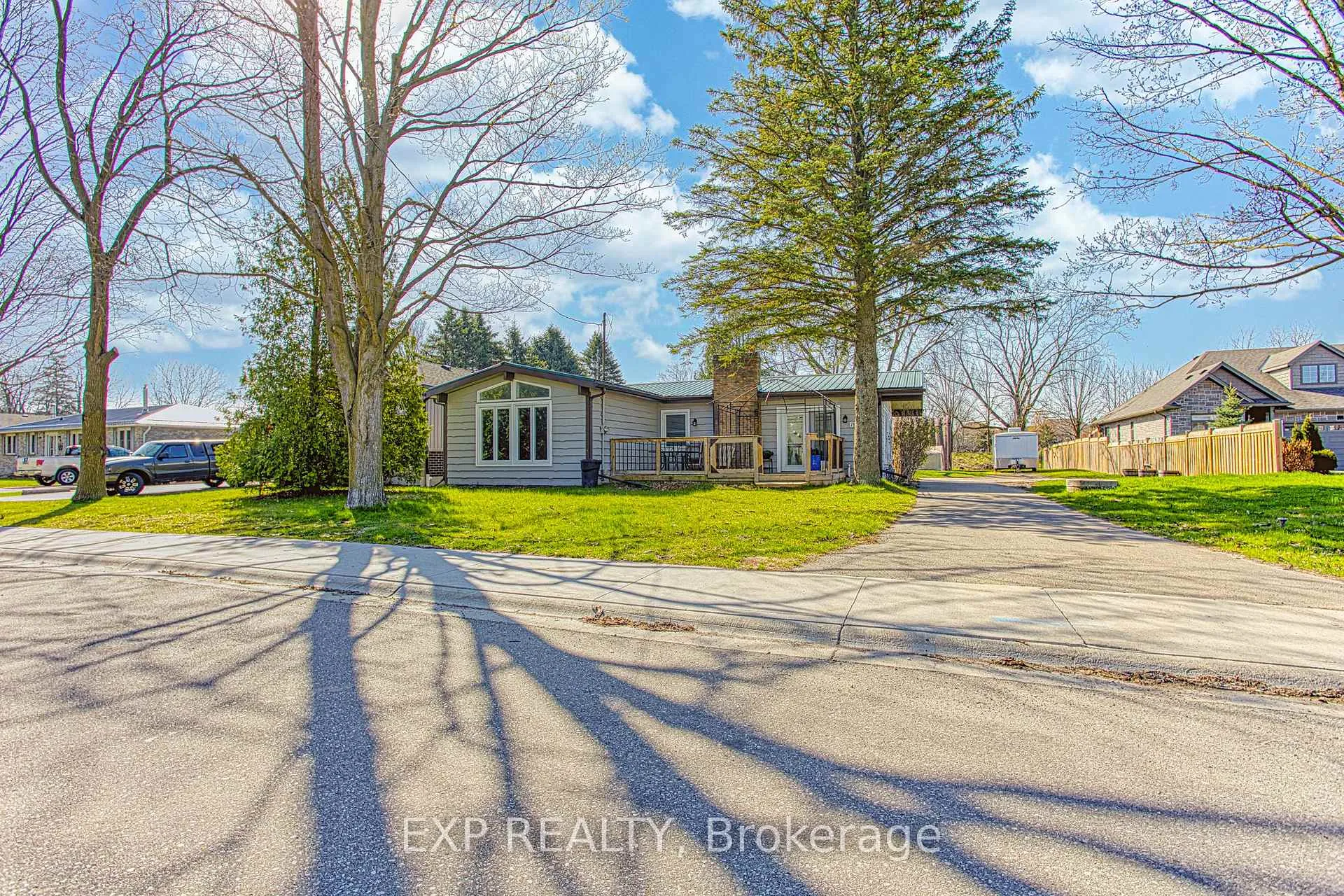 Photo 1 of 61 Cedar Street, Brant, Paris — HOMEH