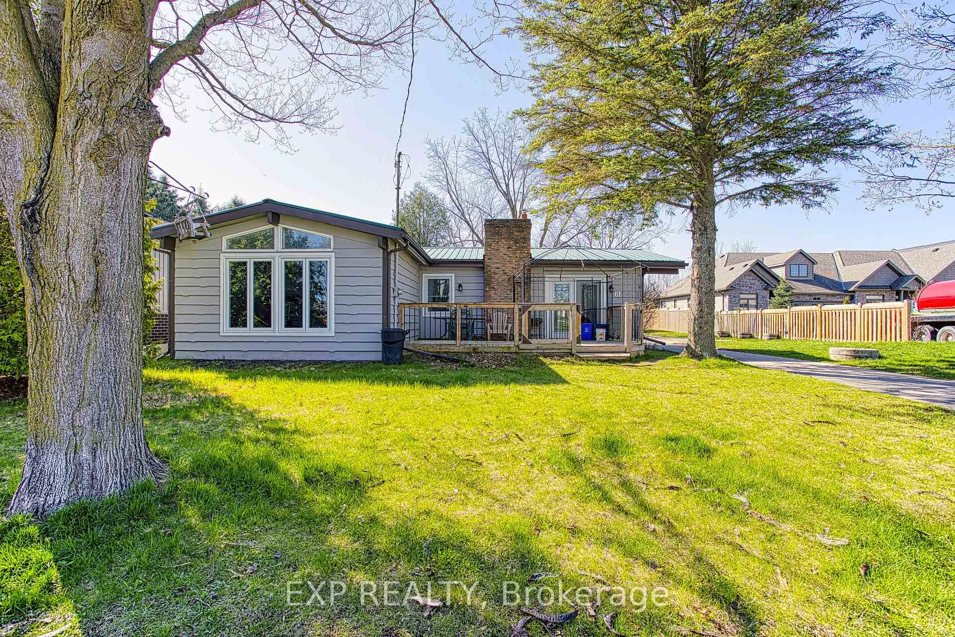 Photo 2 of 61 Cedar Street, Brant, Paris — HOMEH
