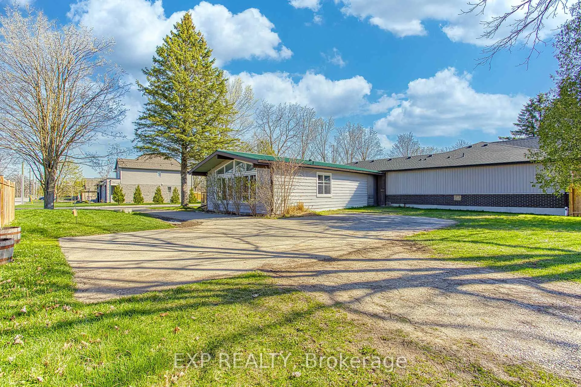 Photo 17 of 61 Cedar Street, Brant, Paris — HOMEH