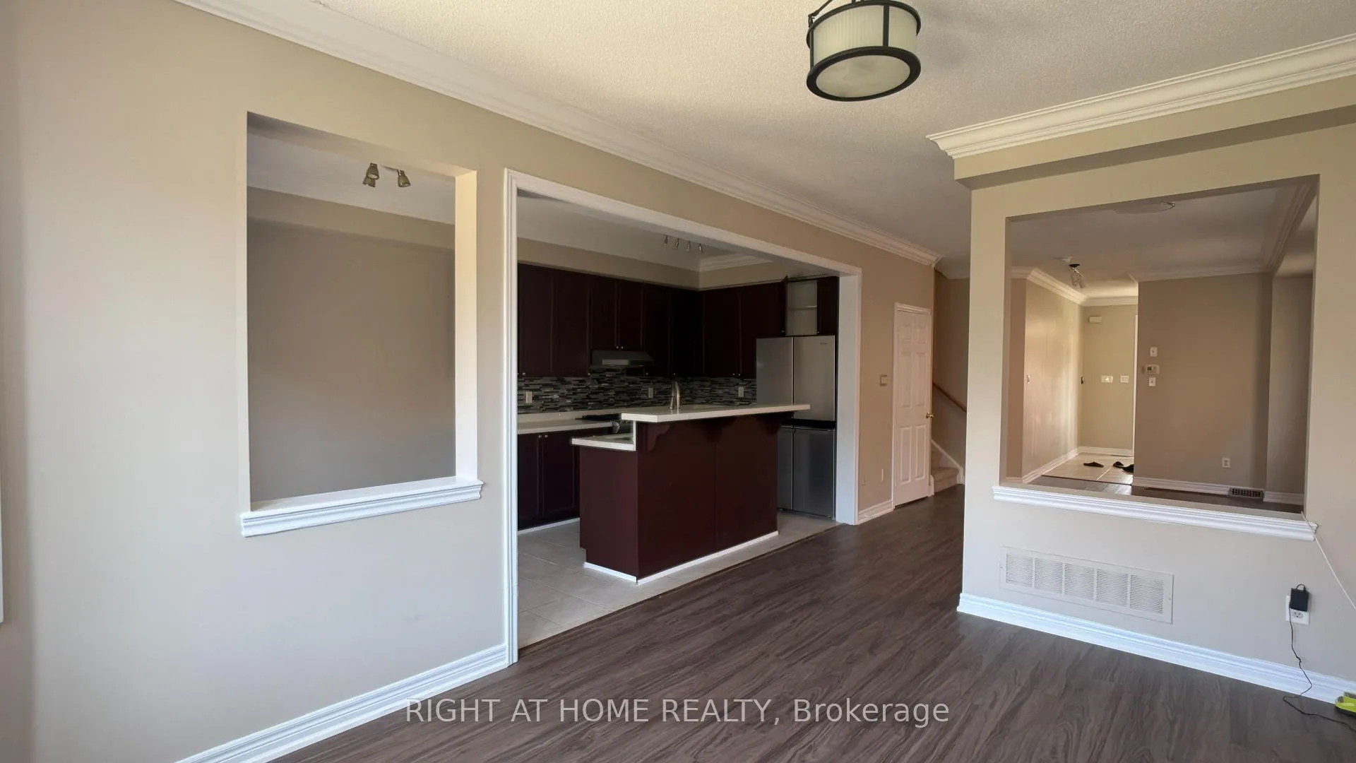 Photo 4 of 476 Mahogany Court, Pickering, Rouge Park — HOMEH