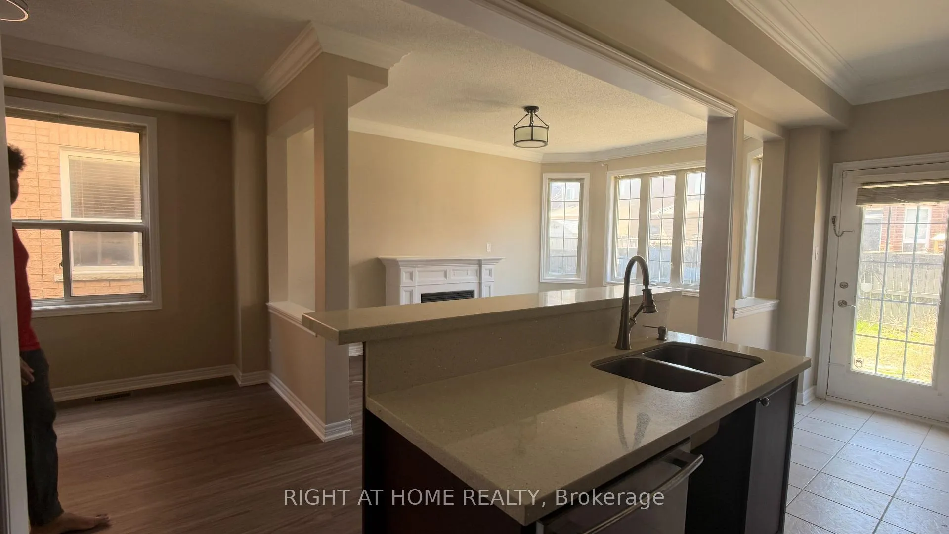 Photo 6 of 476 Mahogany Court, Pickering, Rouge Park — HOMEH