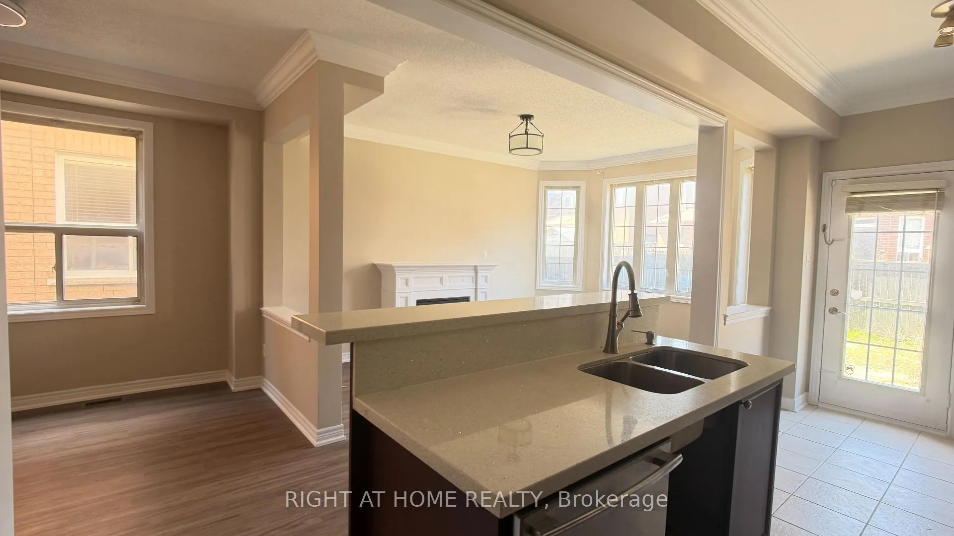 Photo 7 of 476 Mahogany Court, Pickering, Rouge Park — HOMEH