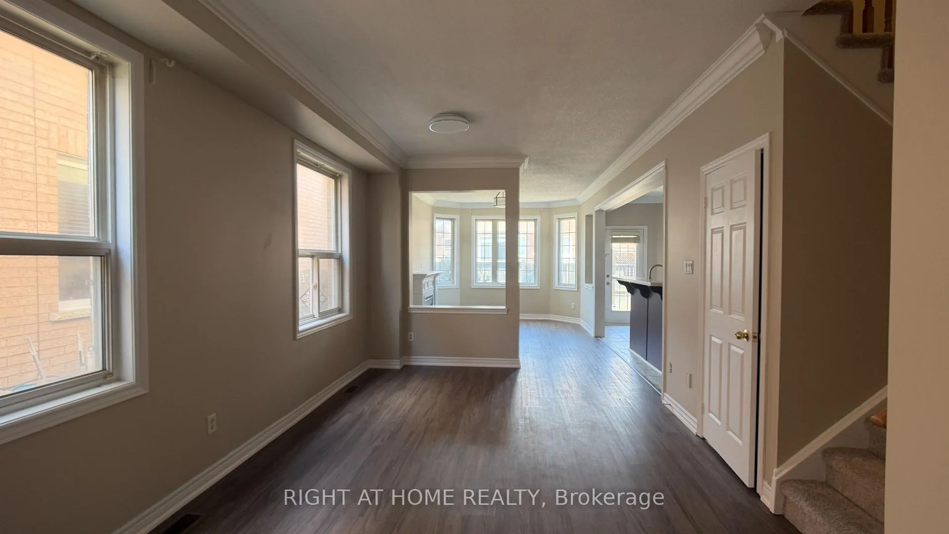 Photo 9 of 476 Mahogany Court, Pickering, Rouge Park — HOMEH