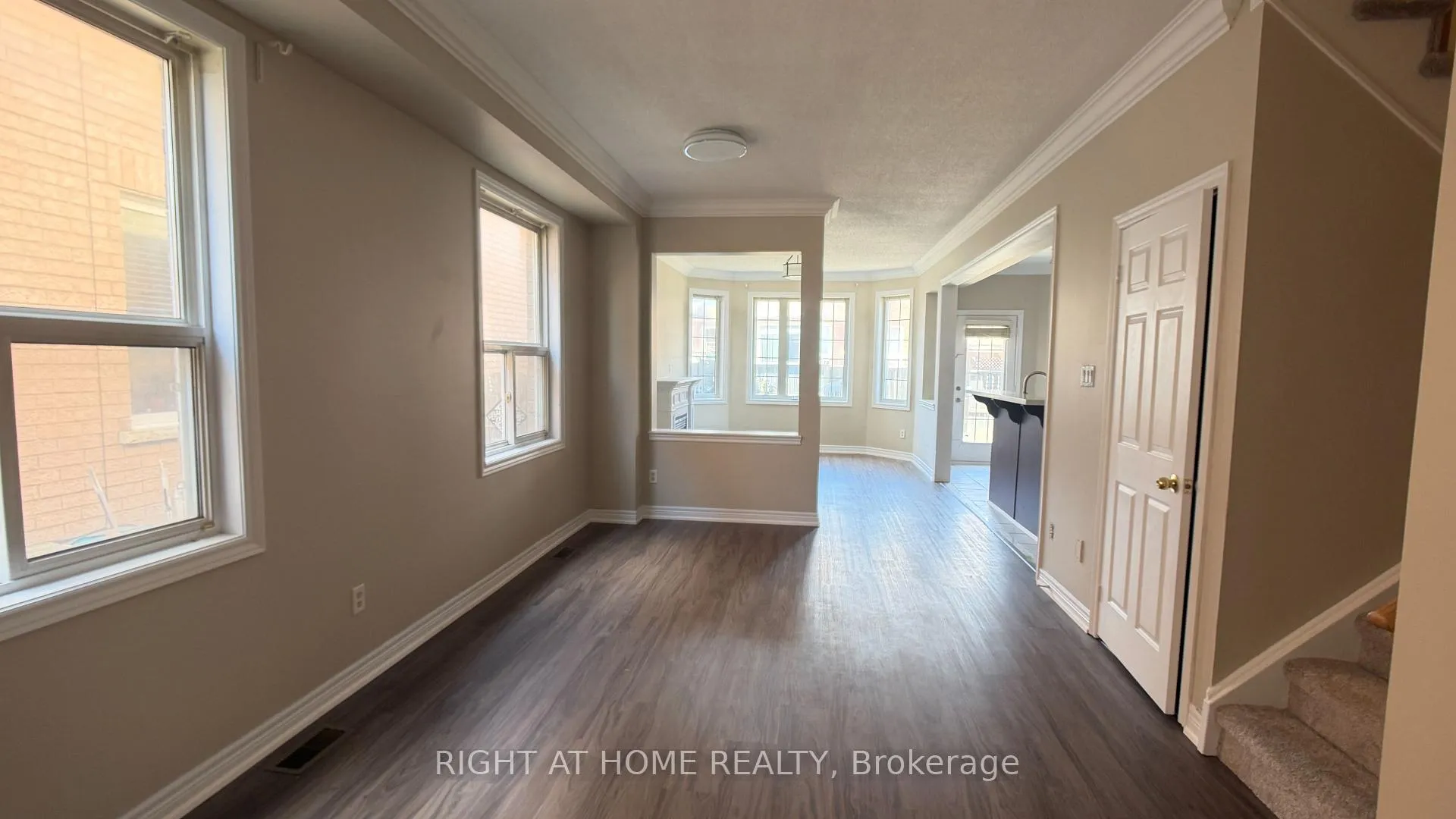 Photo 10 of 476 Mahogany Court, Pickering, Rouge Park — HOMEH