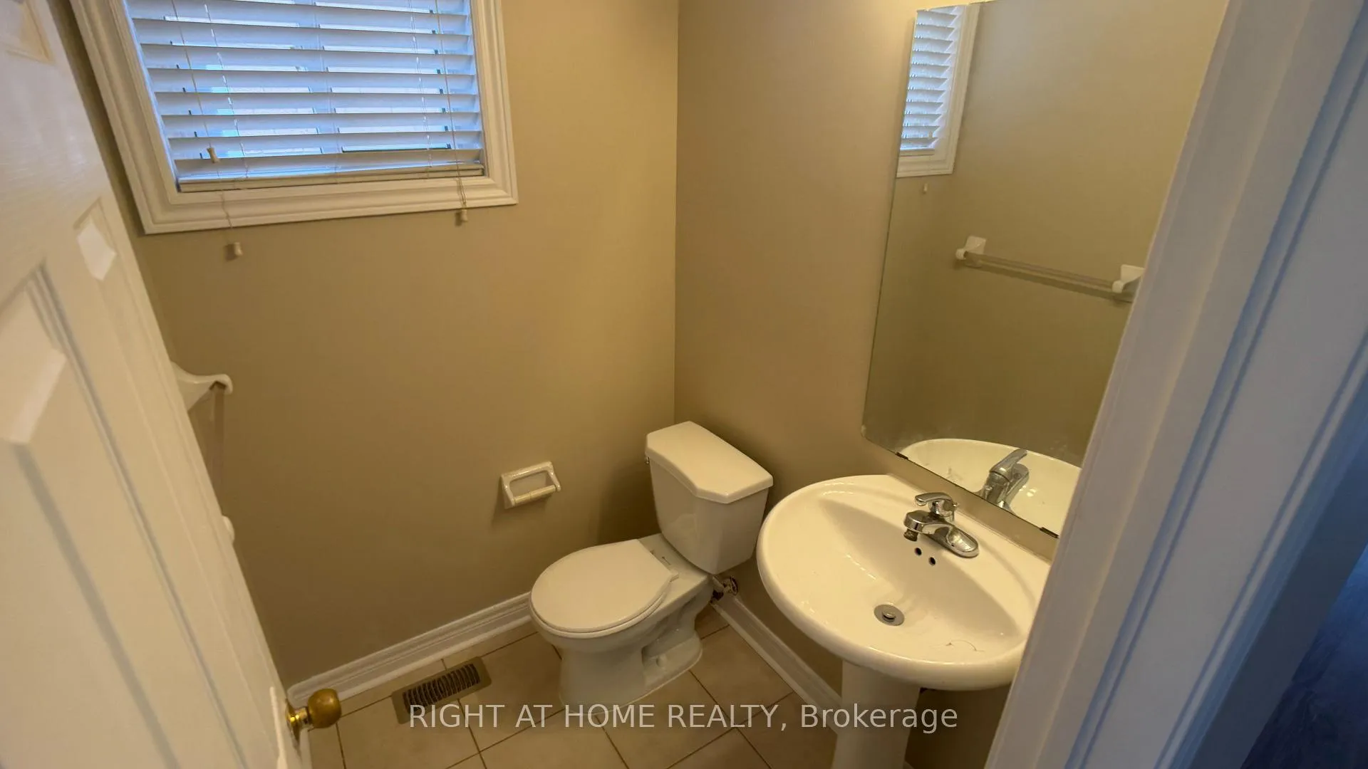 Photo 11 of 476 Mahogany Court, Pickering, Rouge Park — HOMEH