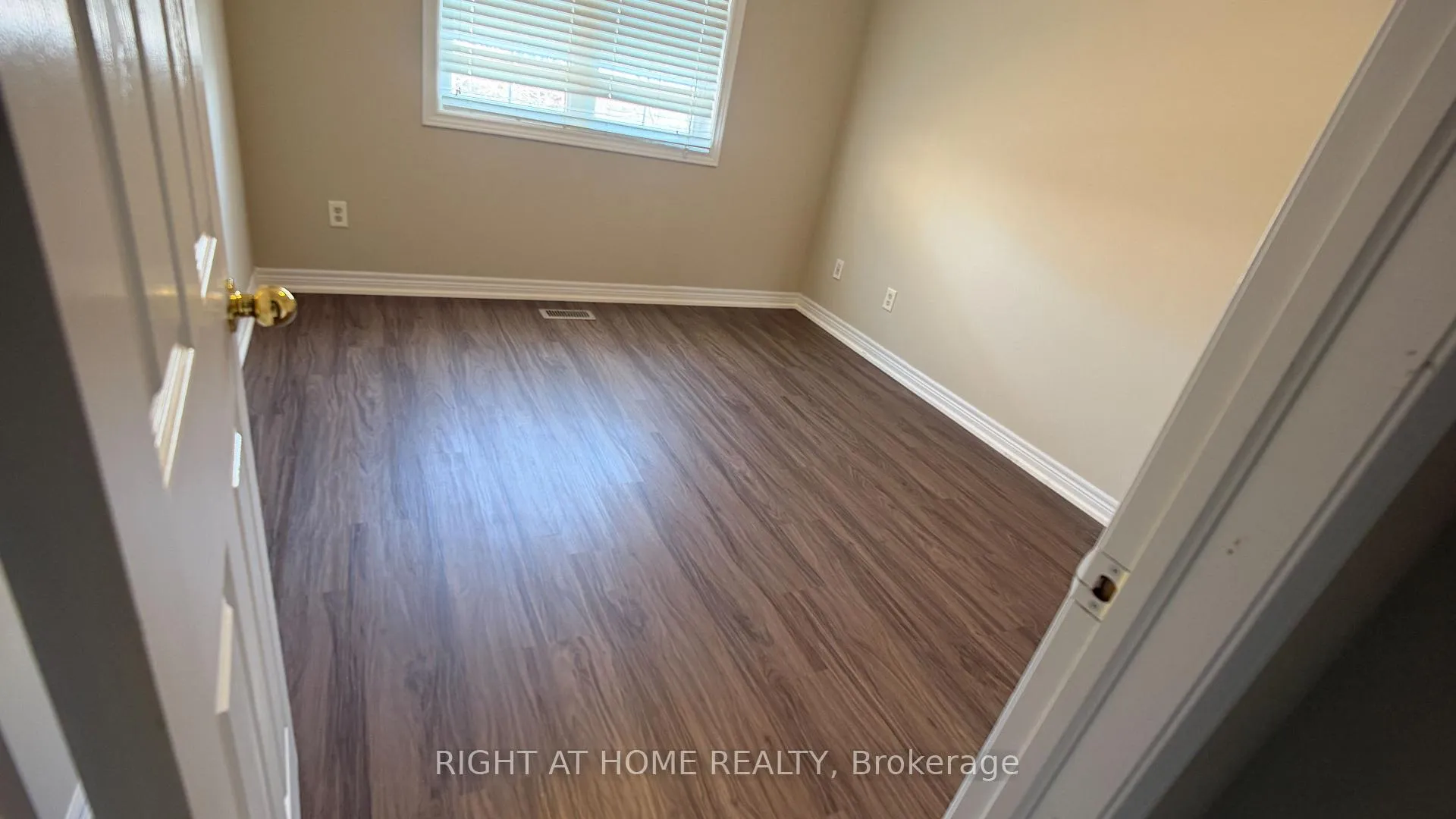 Photo 16 of 476 Mahogany Court, Pickering, Rouge Park — HOMEH