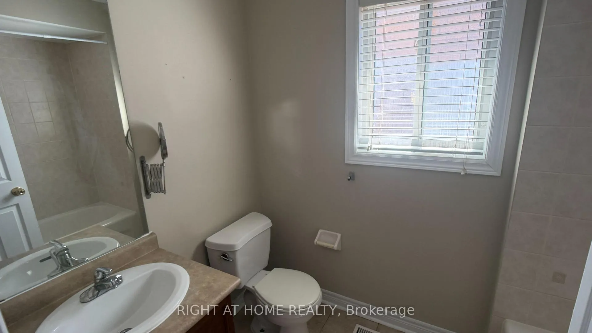 Photo 19 of 476 Mahogany Court, Pickering, Rouge Park — HOMEH