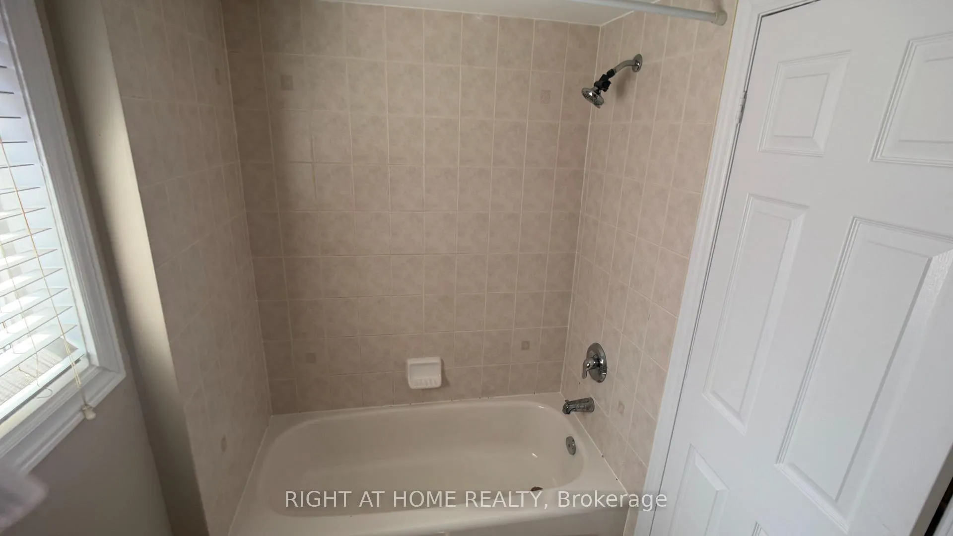Photo 20 of 476 Mahogany Court, Pickering, Rouge Park — HOMEH