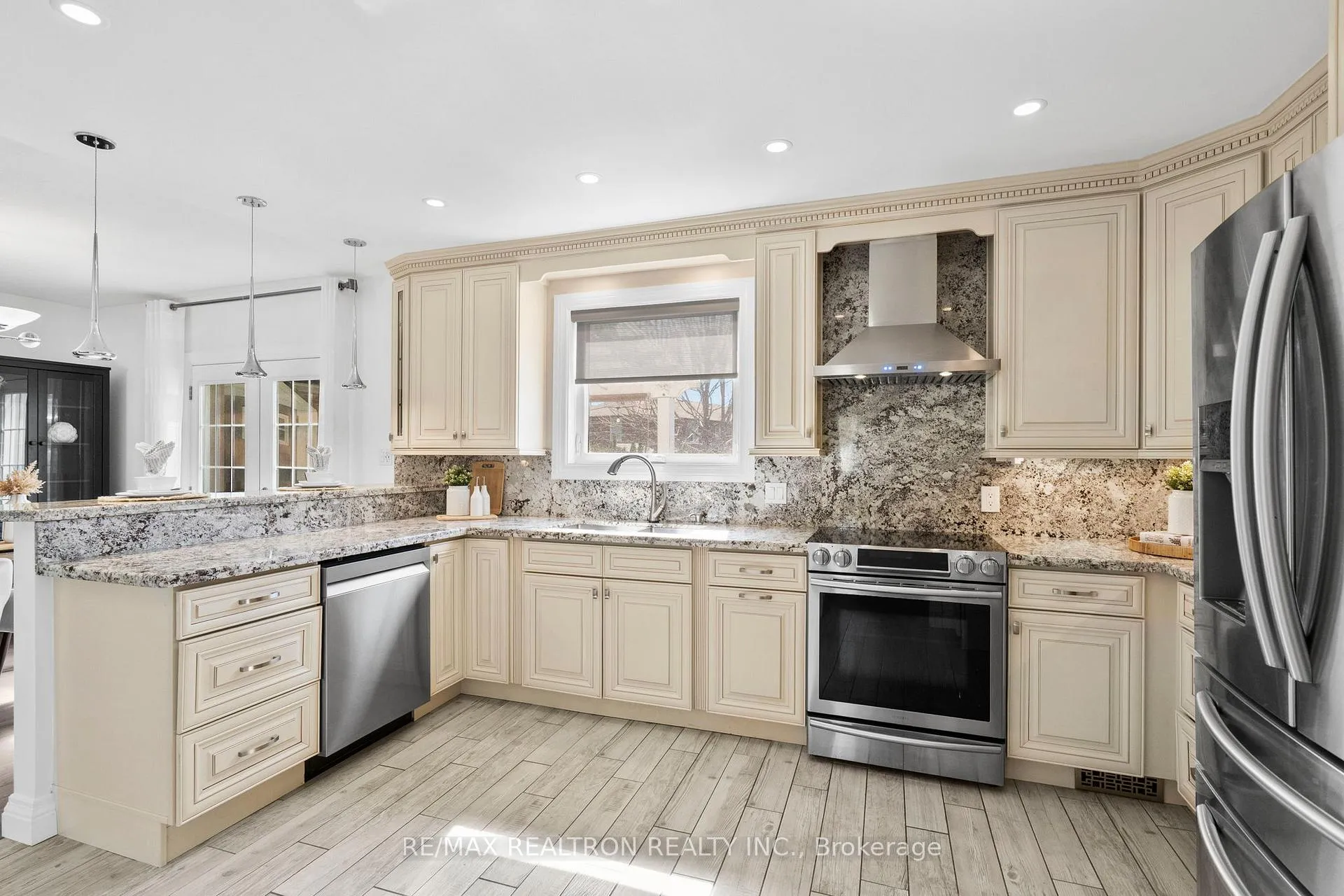 Photo 13 of 12 Gooderham Drive, Scarborough, Wexford-Maryvale — HOMEH