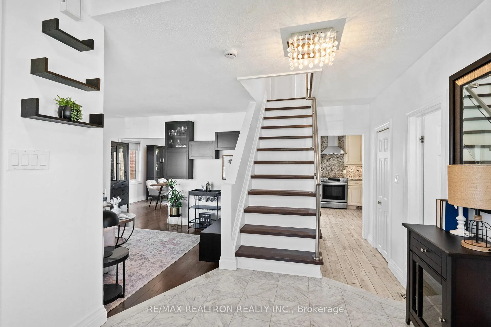 Photo 17 of 12 Gooderham Drive, Scarborough, Wexford-Maryvale — HOMEH