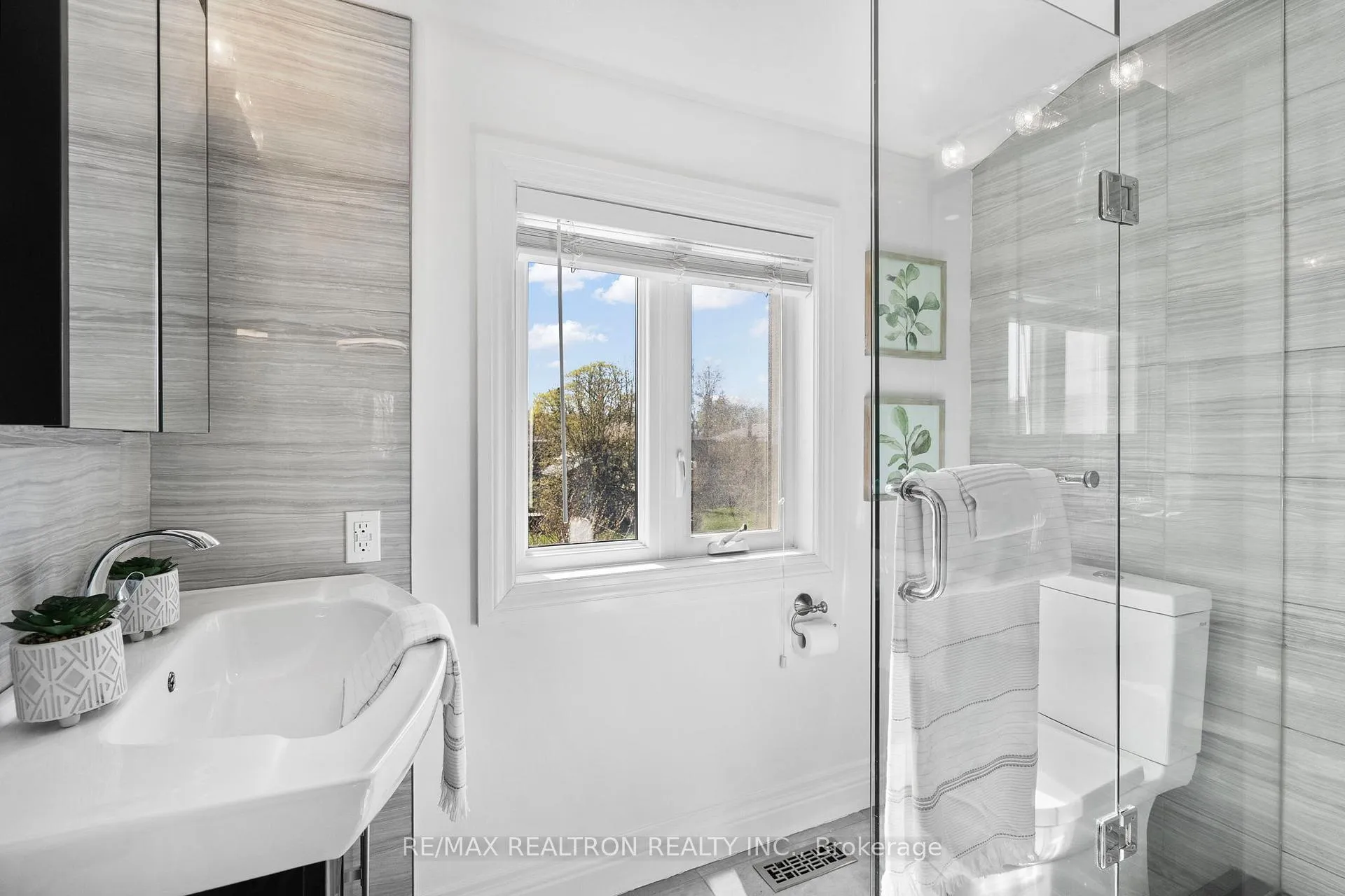 Photo 24 of 12 Gooderham Drive, Scarborough, Wexford-Maryvale — HOMEH