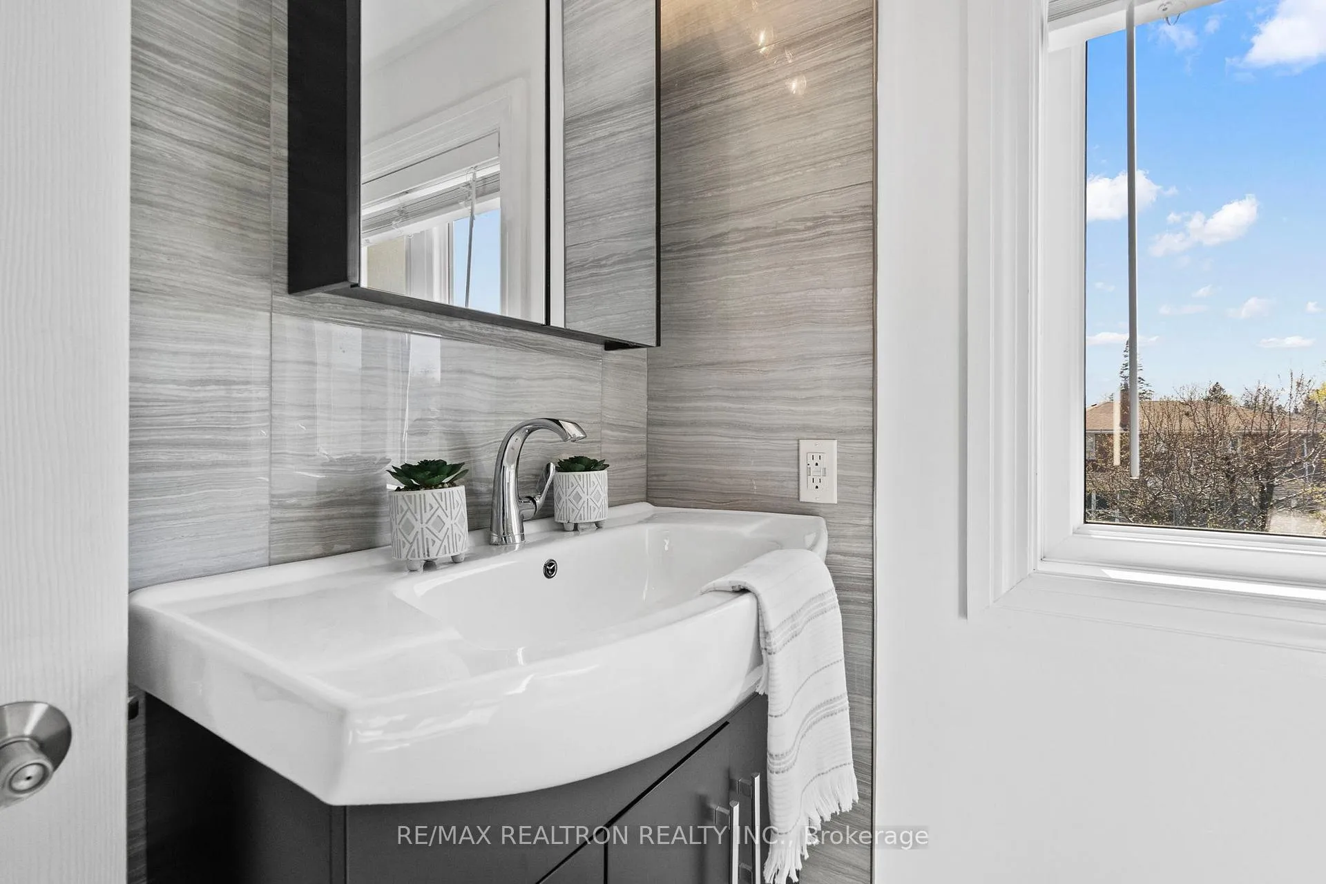 Photo 26 of 12 Gooderham Drive, Scarborough, Wexford-Maryvale — HOMEH