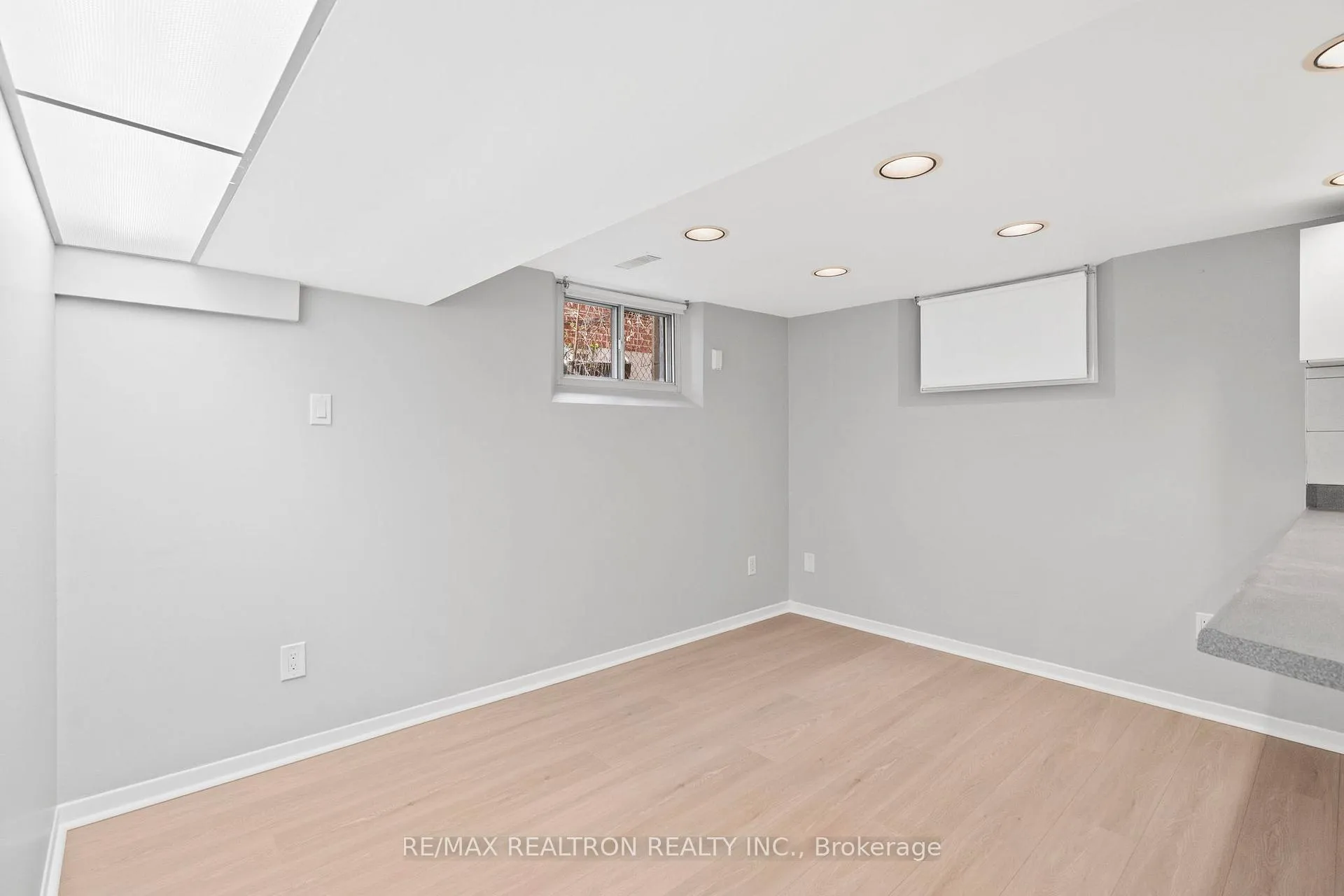 Photo 32 of 12 Gooderham Drive, Scarborough, Wexford-Maryvale — HOMEH
