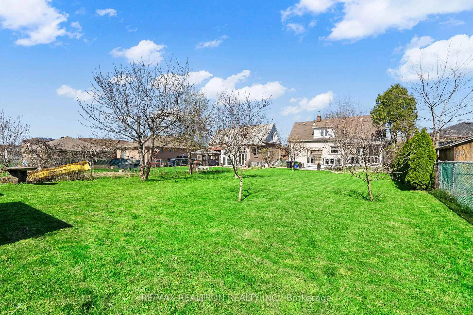 Photo 45 of 12 Gooderham Drive, Scarborough, Wexford-Maryvale — HOMEH