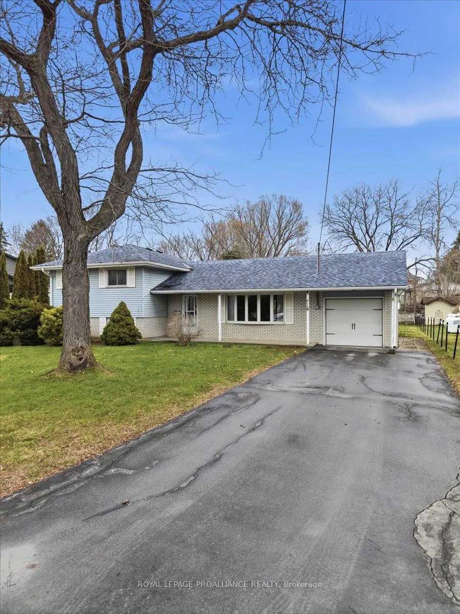 Photo 1 of 8 Fenwood Crescent, Prince Edward County, Ameliasburgh — HOMEH