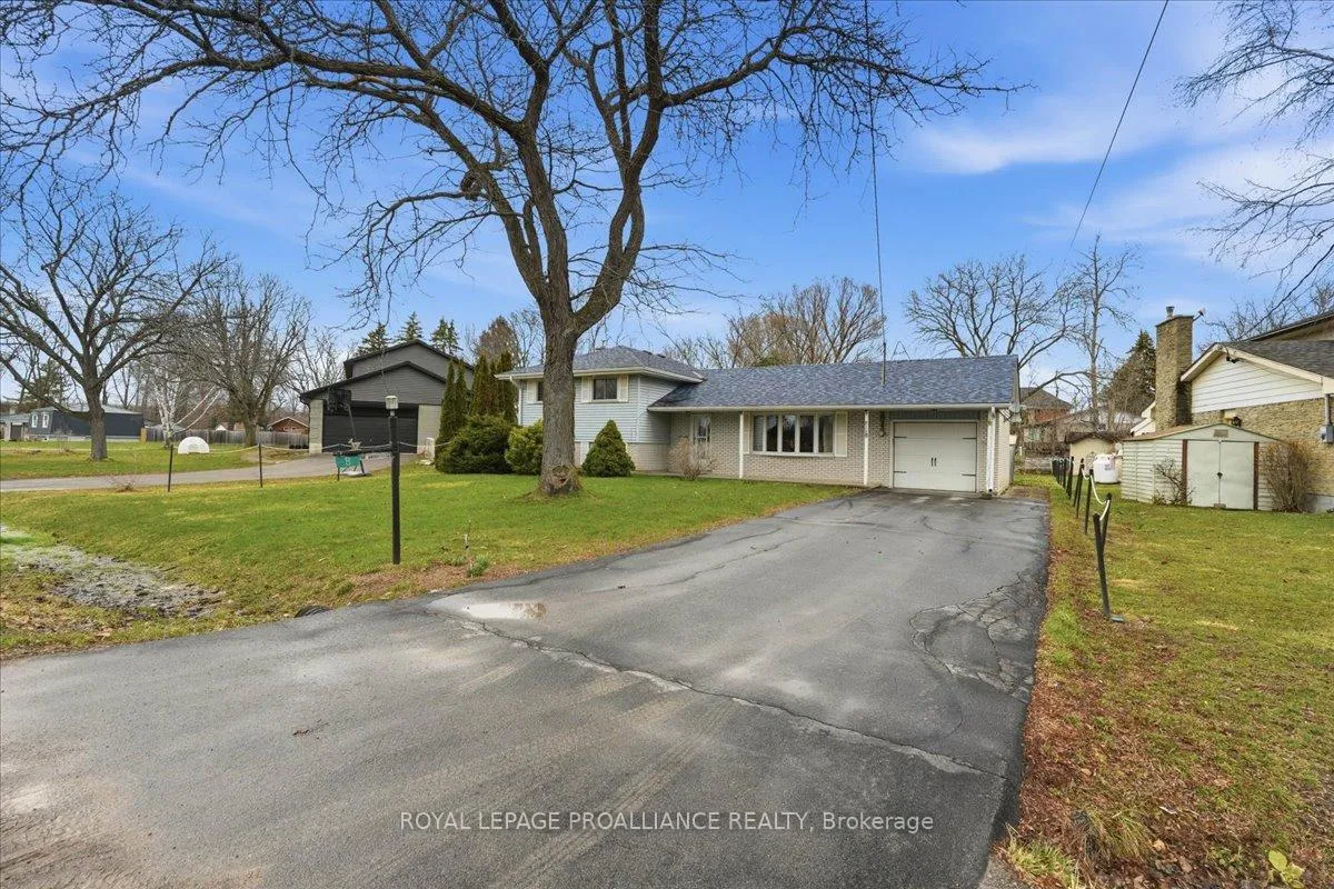 Photo 4 of 8 Fenwood Crescent, Prince Edward County, Ameliasburgh — HOMEH