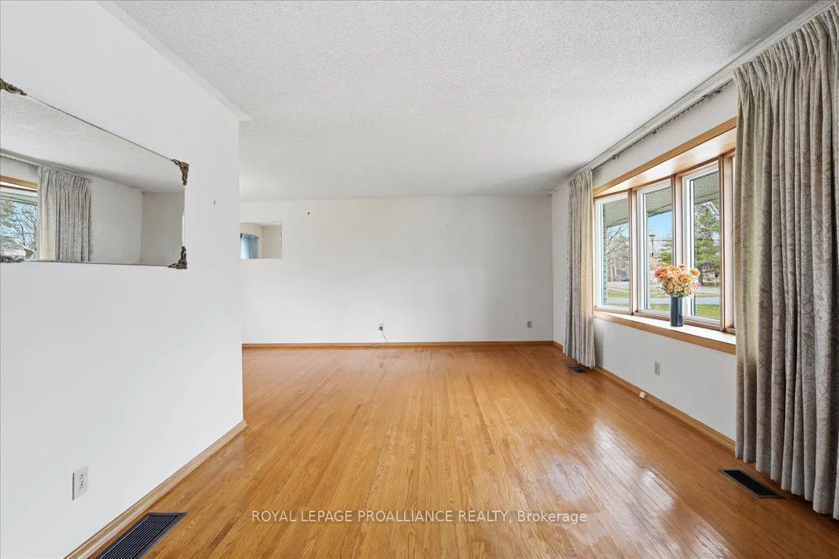Photo 7 of 8 Fenwood Crescent, Prince Edward County, Ameliasburgh — HOMEH