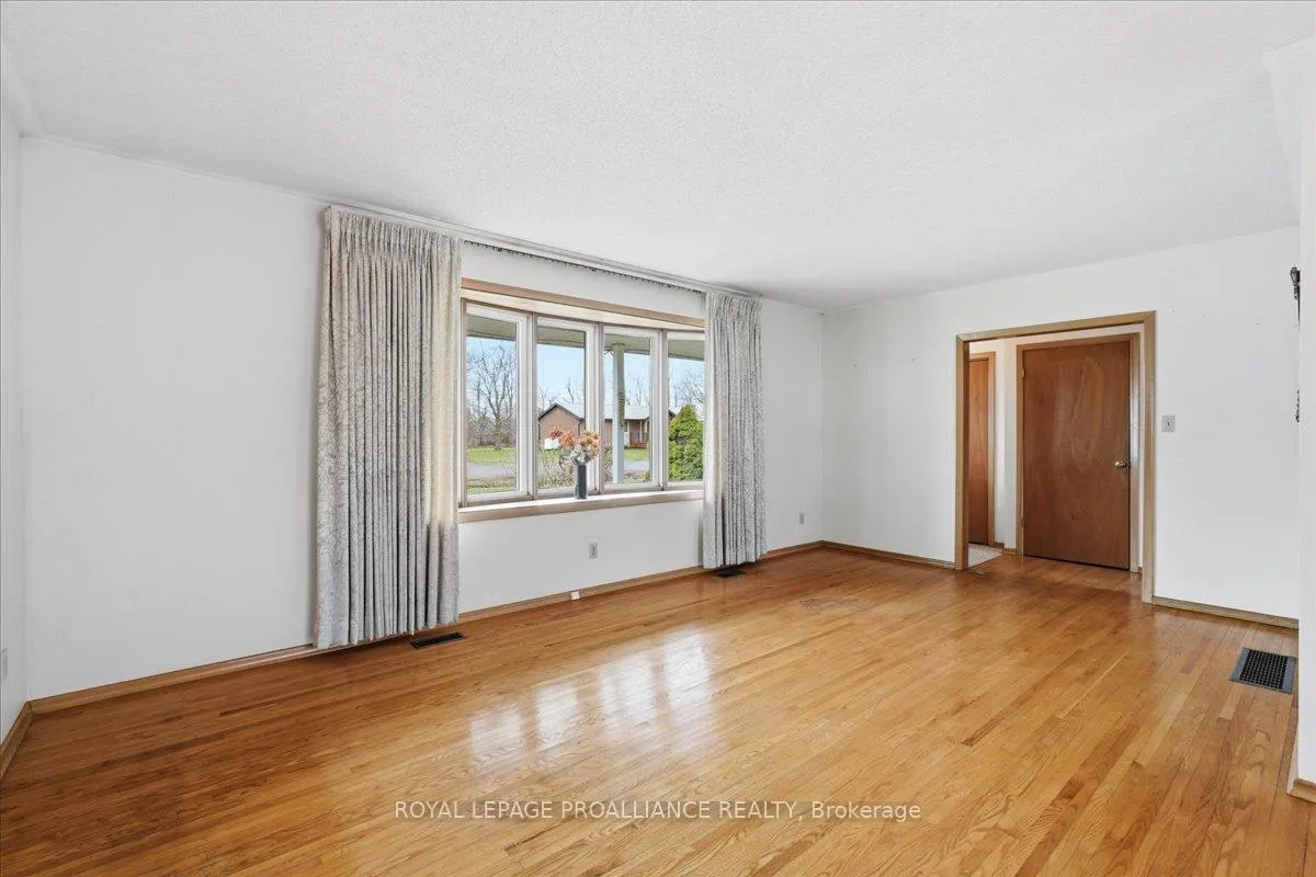 Photo 8 of 8 Fenwood Crescent, Prince Edward County, Ameliasburgh — HOMEH