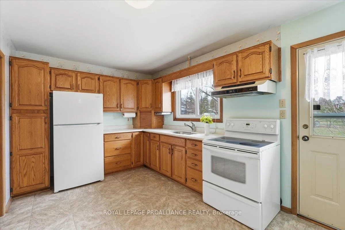 Photo 15 of 8 Fenwood Crescent, Prince Edward County, Ameliasburgh — HOMEH