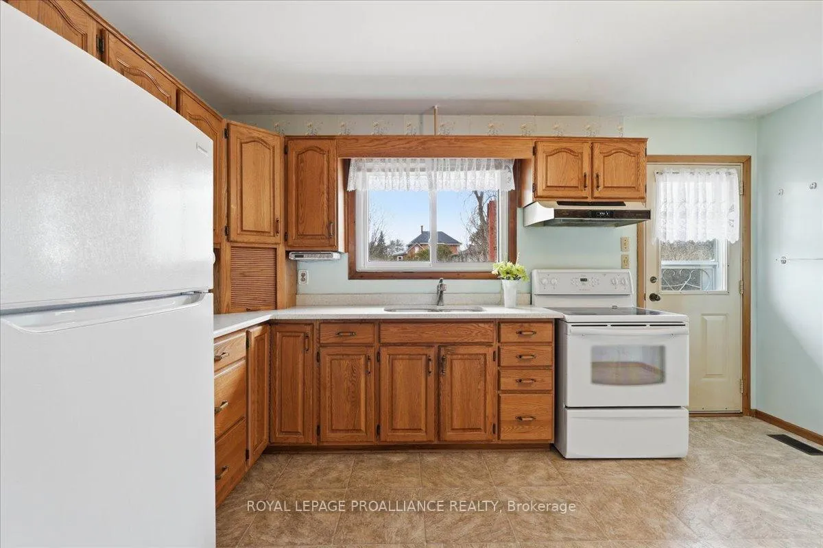 Photo 16 of 8 Fenwood Crescent, Prince Edward County, Ameliasburgh — HOMEH