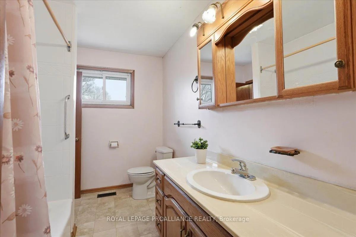 Photo 20 of 8 Fenwood Crescent, Prince Edward County, Ameliasburgh — HOMEH