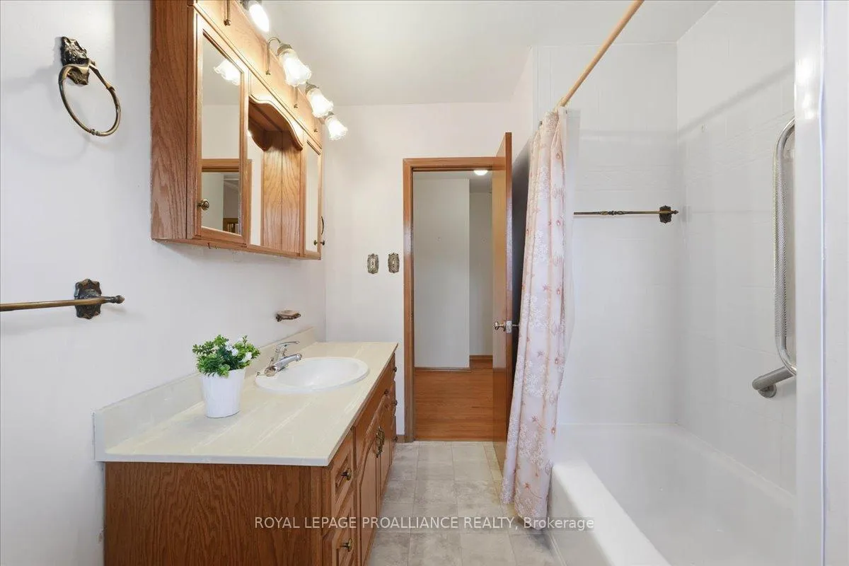 Photo 21 of 8 Fenwood Crescent, Prince Edward County, Ameliasburgh — HOMEH