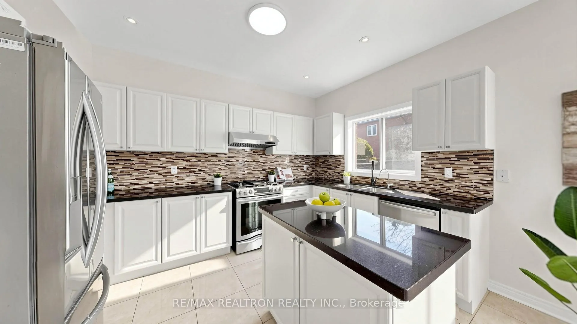 Photo 11 of 46 Gardenia Crescent, Markham, Cachet — HOMEH