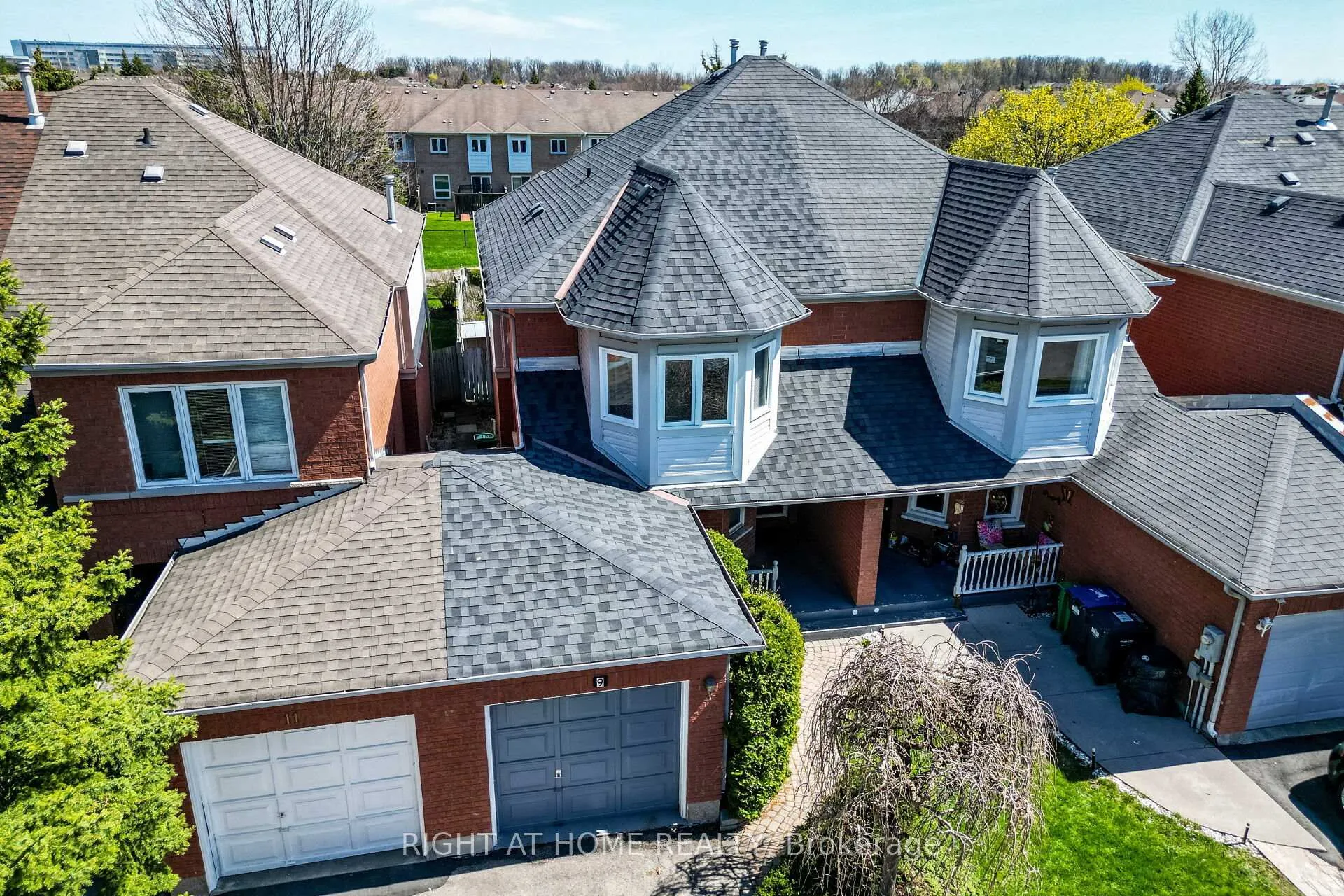 Photo 2 of 9 Woodstream Avenue, Brampton, Sandringham-Wellington — HOMEH