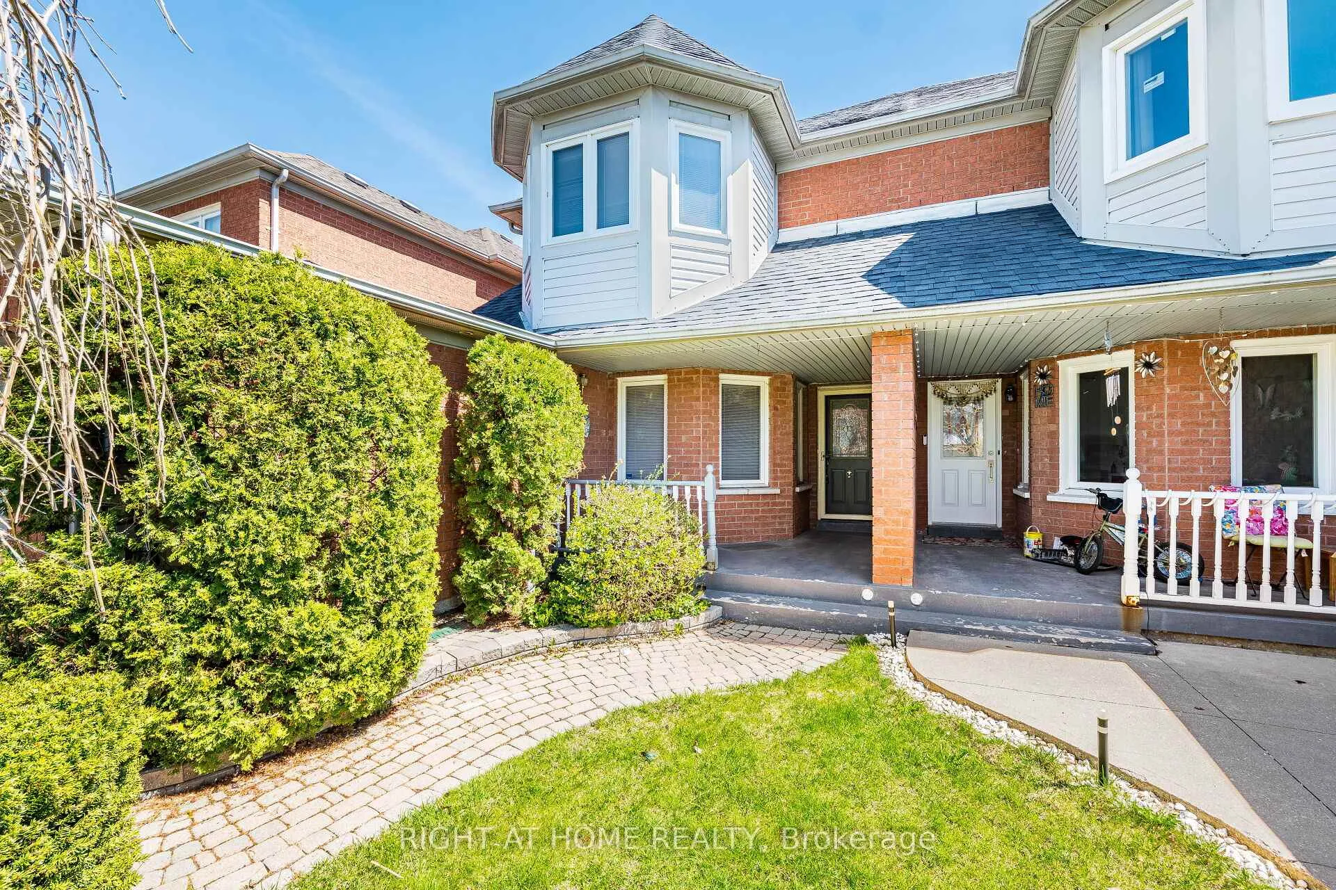 Photo 3 of 9 Woodstream Avenue, Brampton, Sandringham-Wellington — HOMEH