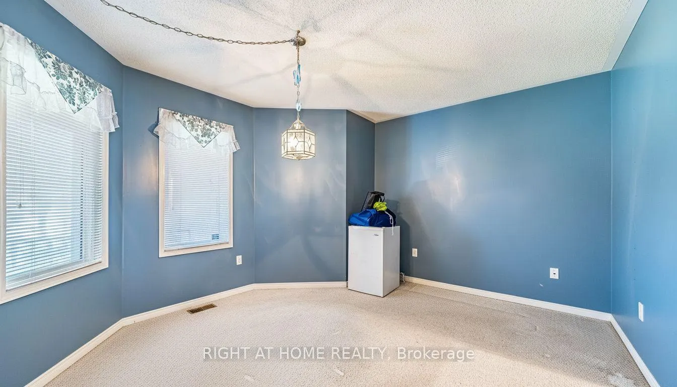 Photo 7 of 9 Woodstream Avenue, Brampton, Sandringham-Wellington — HOMEH