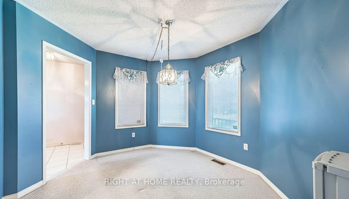 Photo 8 of 9 Woodstream Avenue, Brampton, Sandringham-Wellington — HOMEH