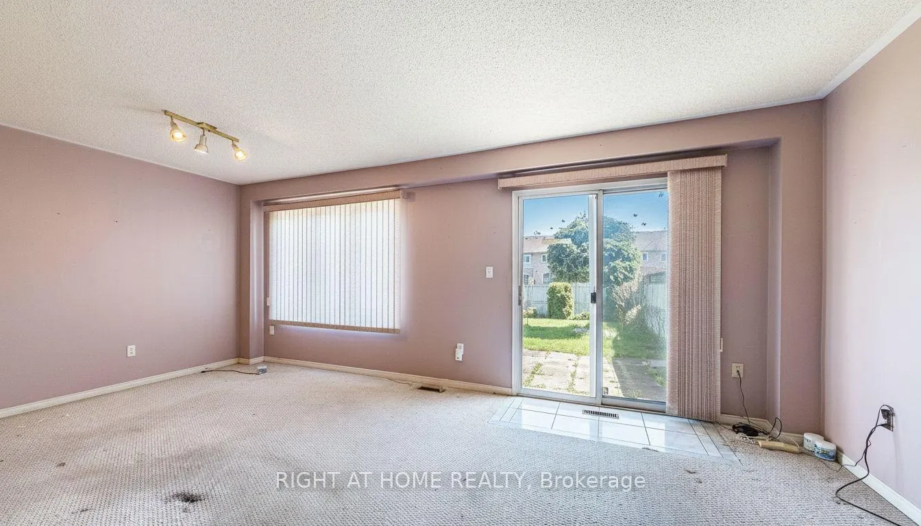 Photo 10 of 9 Woodstream Avenue, Brampton, Sandringham-Wellington — HOMEH
