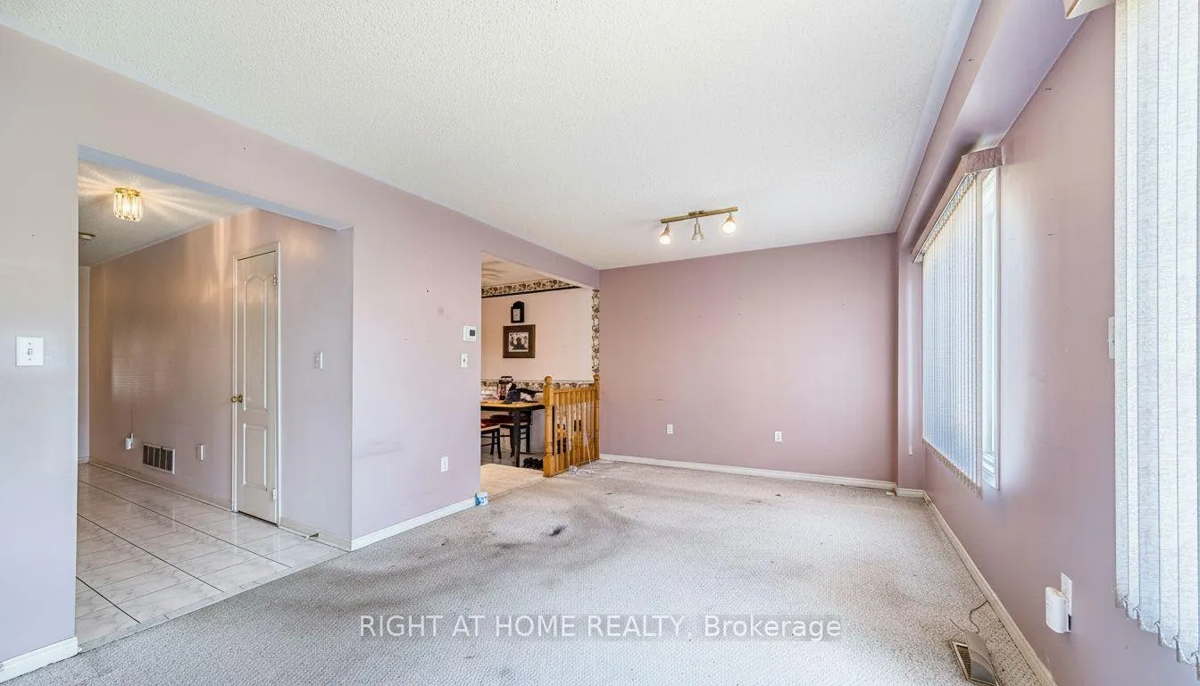 Photo 11 of 9 Woodstream Avenue, Brampton, Sandringham-Wellington — HOMEH
