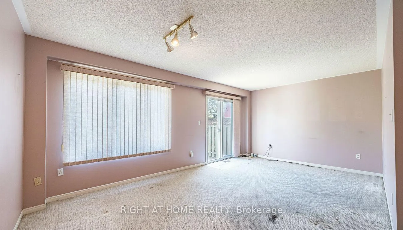 Photo 12 of 9 Woodstream Avenue, Brampton, Sandringham-Wellington — HOMEH