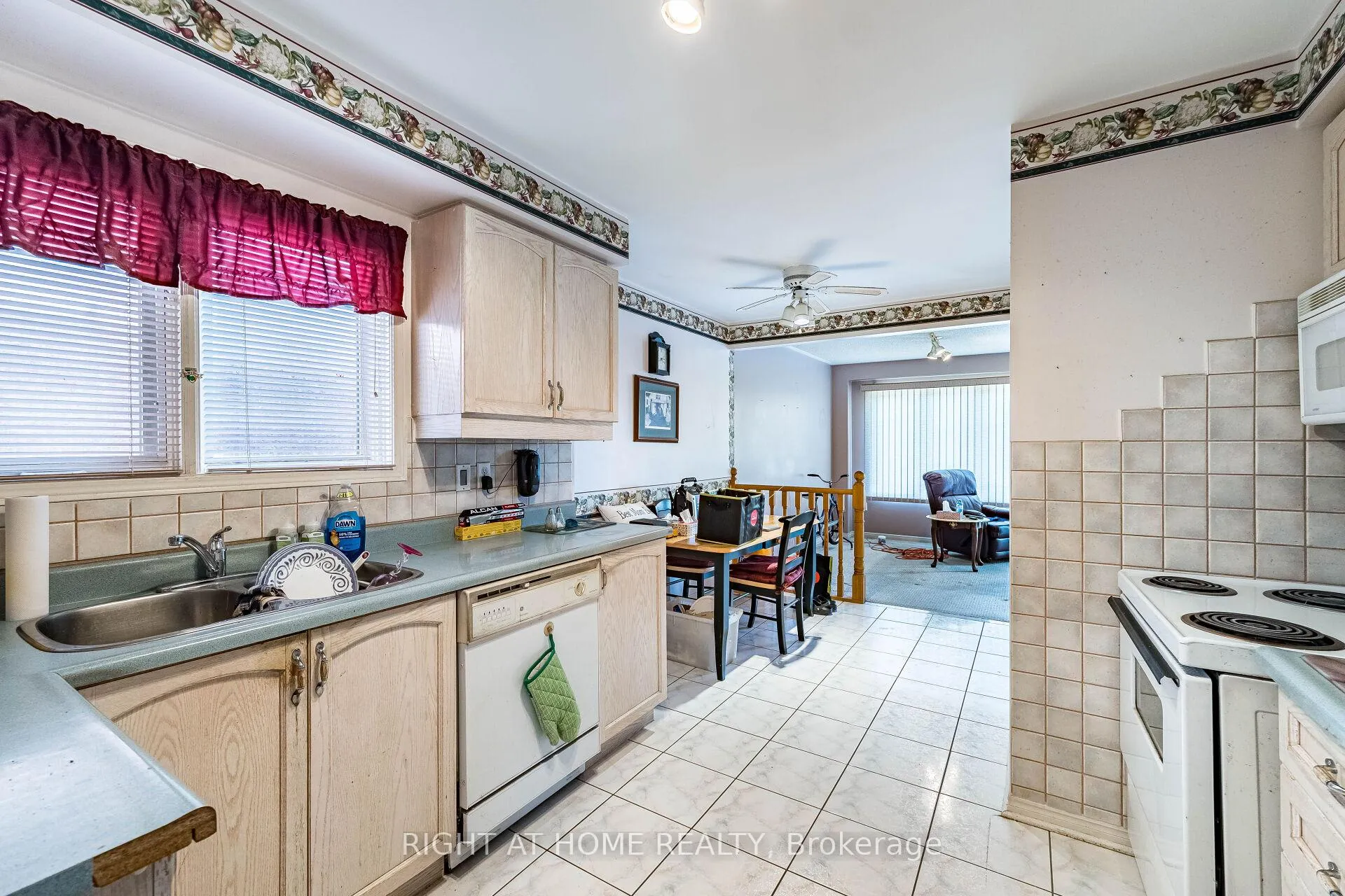 Photo 13 of 9 Woodstream Avenue, Brampton, Sandringham-Wellington — HOMEH