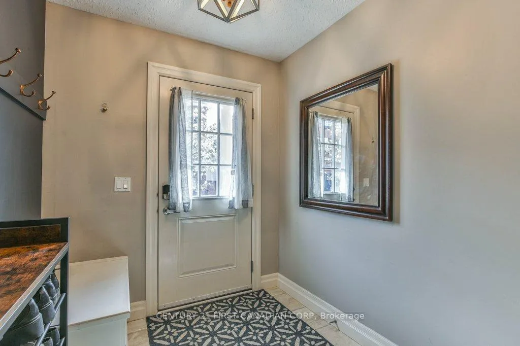 Photo 5 of Unit 10, 1850 Beaverbrook Avenue, London, North M — HOMEH