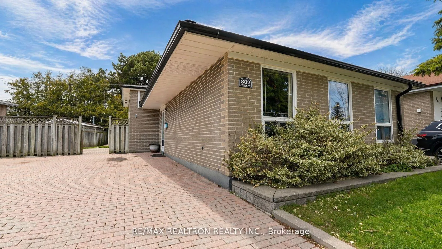 Photo 3 of 802 Modlin Road, Pickering, Bay Ridges — HOMEH